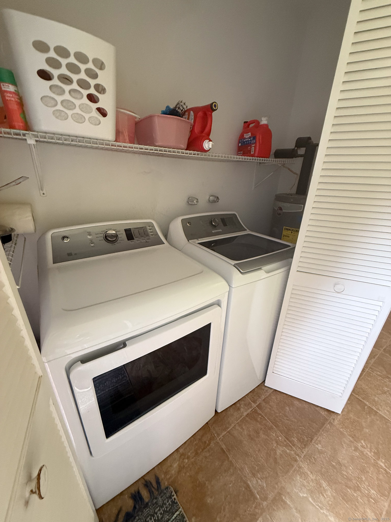 Farmington, Connecticut 06032, United States, 3 Bedrooms Bedrooms, ,2 BathroomsBathrooms,Residential,Active,193005