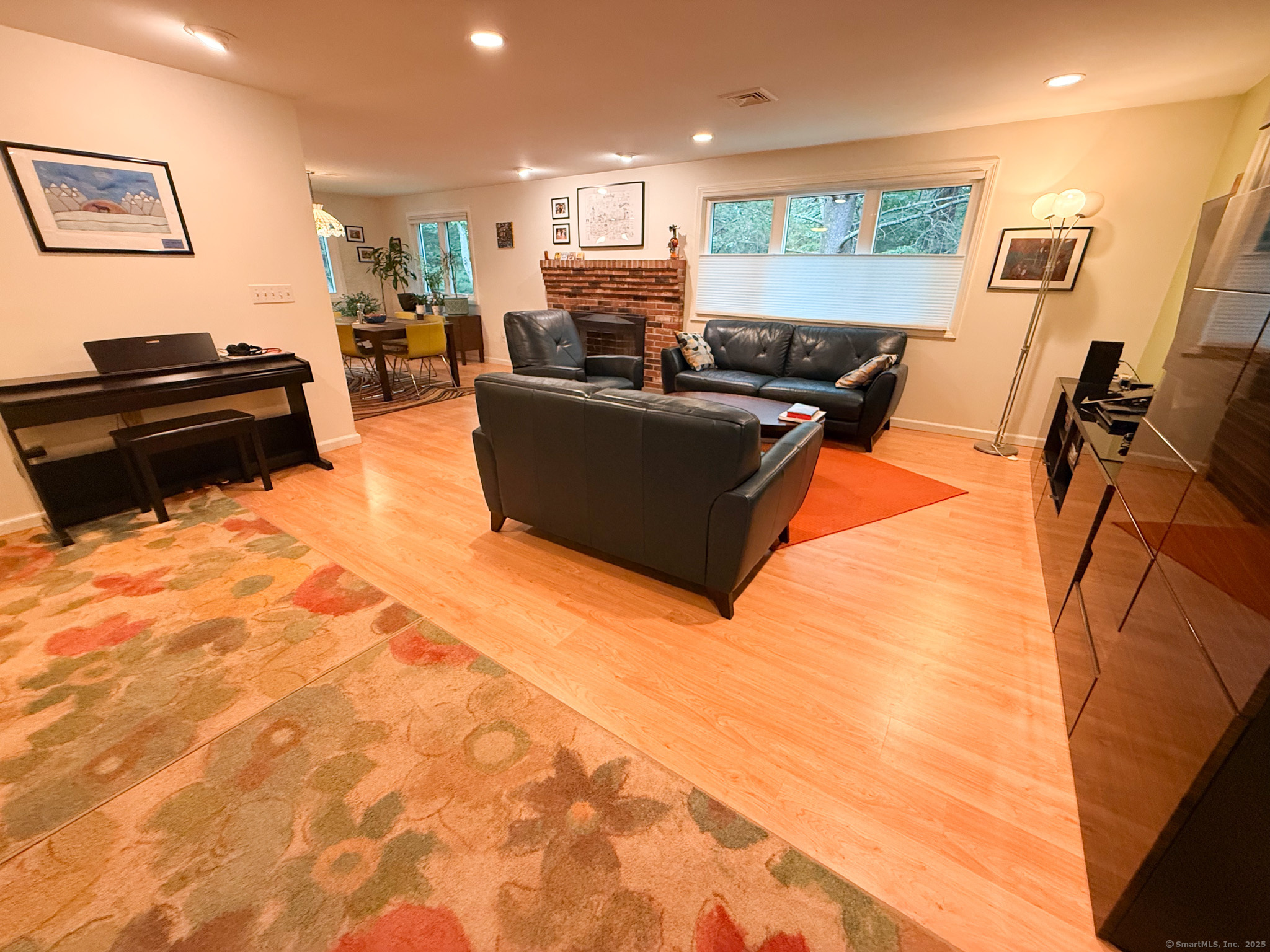 Farmington, Connecticut 06032, United States, 3 Bedrooms Bedrooms, ,2 BathroomsBathrooms,Residential,Active,193005