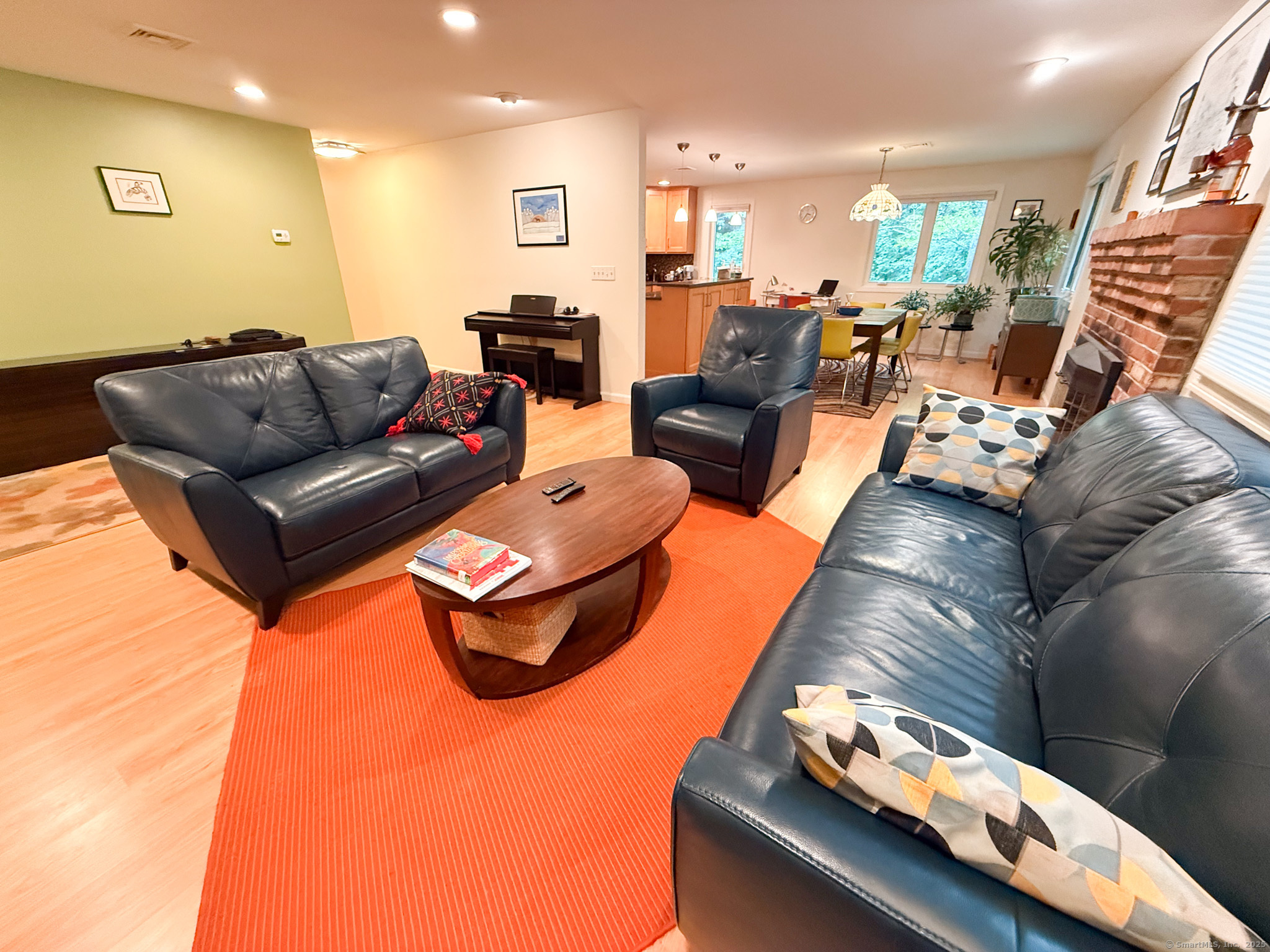 Farmington, Connecticut 06032, United States, 3 Bedrooms Bedrooms, ,2 BathroomsBathrooms,Residential,Active,193005