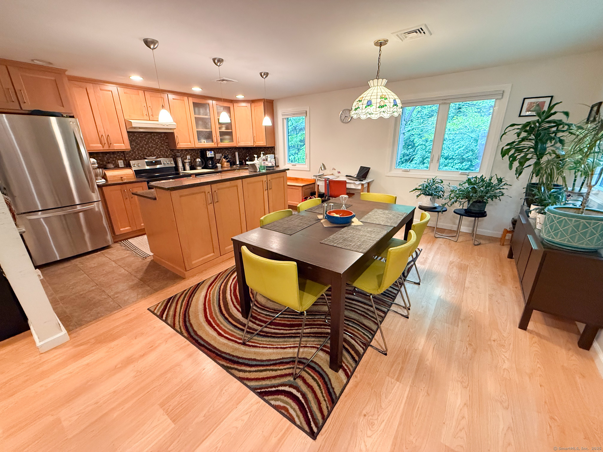 Farmington, Connecticut 06032, United States, 3 Bedrooms Bedrooms, ,2 BathroomsBathrooms,Residential,Active,193005