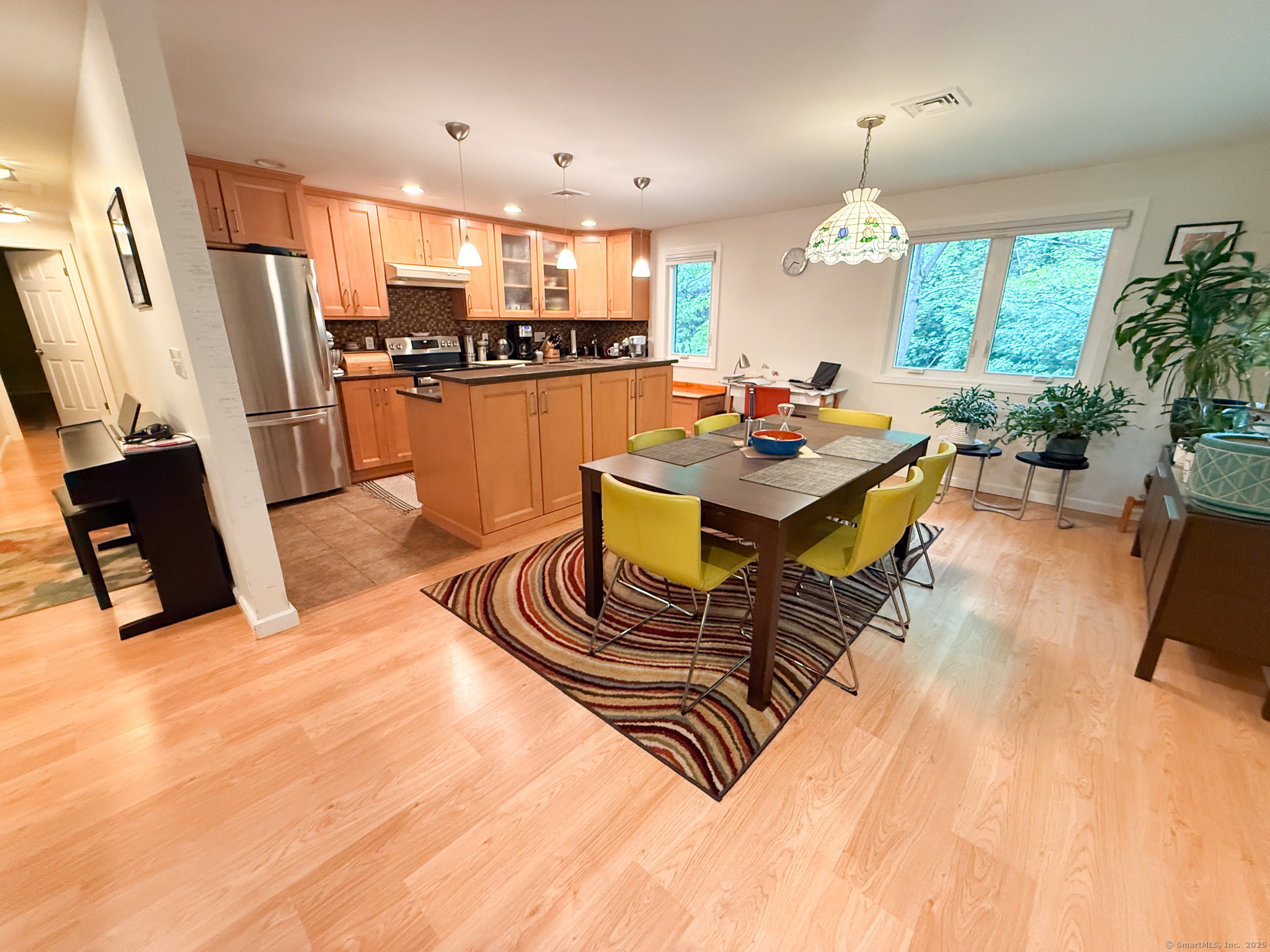 Farmington, Connecticut 06032, United States, 3 Bedrooms Bedrooms, ,2 BathroomsBathrooms,Residential,Active,193005