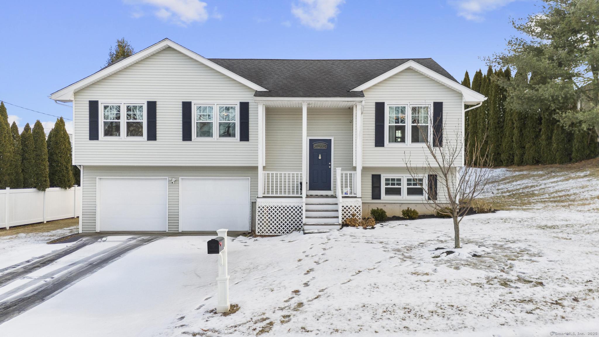 Photo 1 of Oakcrest Circle, Waterbury, Connecticut, $399,000, Web #: 24071610