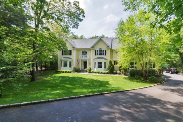 Photo 1 of 32 Old Oak Road, Darien, Connecticut, $2,425,000, Web #: 99054041