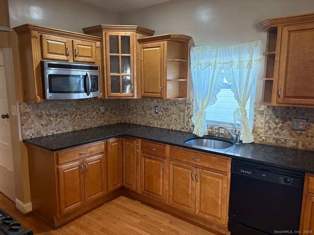 Photo of 406 Newhall Street, Hamden, CT 06511 (MLS # 24142587)