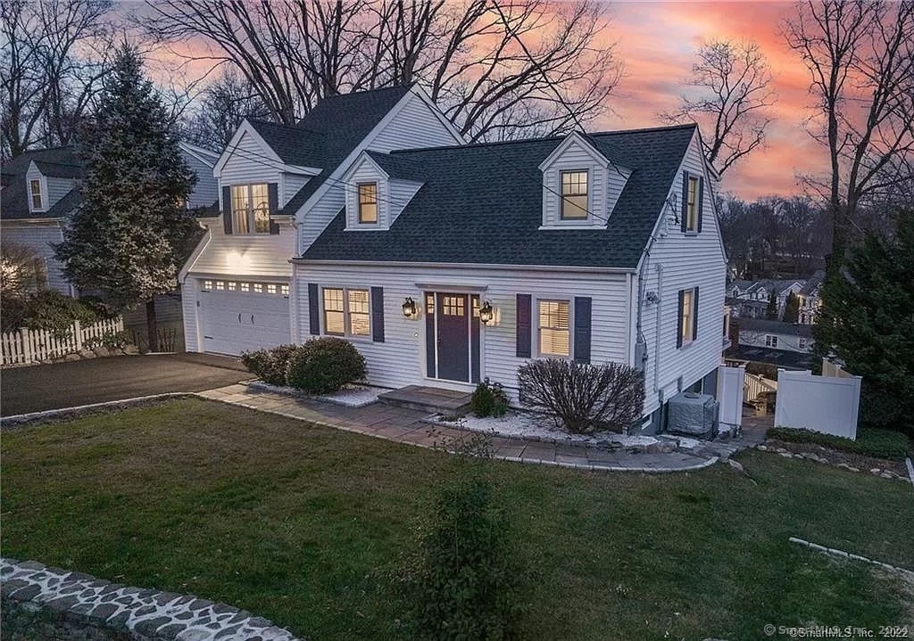 Rental Property at Hilton Street, Darien, Connecticut - Bedrooms: 4 
Bathrooms: 4 
Rooms: 11  - $9,600 MO.