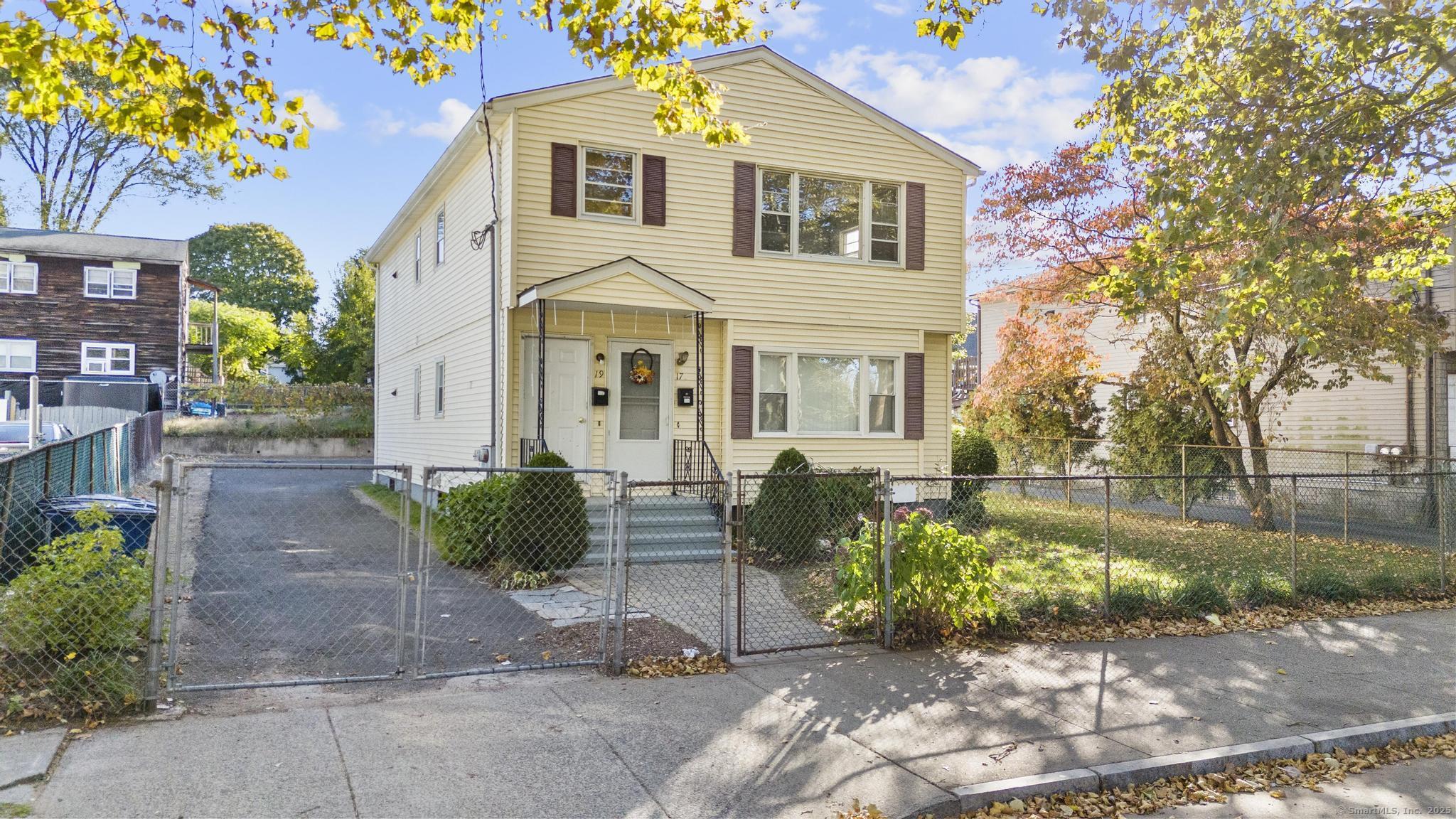 Main Street, New Haven, Connecticut - 3 Bedrooms  
1 Bathrooms  
6 Rooms - 