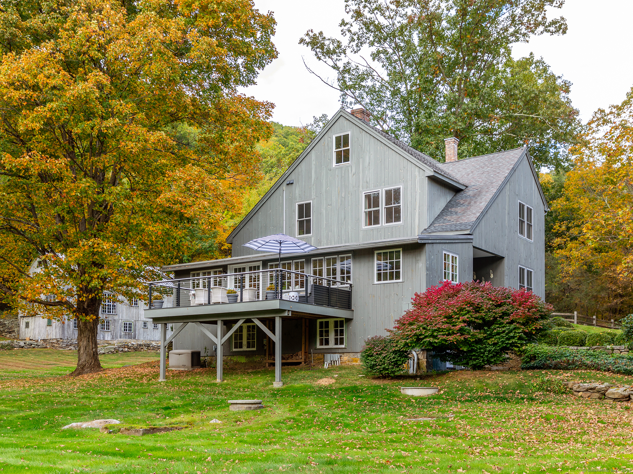 379 Lake Road