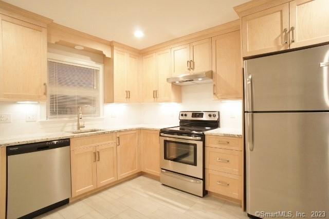 Rental Property at Grandview Avenue B, Norwalk, Connecticut - Bedrooms: 3 
Bathrooms: 1 
Rooms: 5  - $2,695 MO.