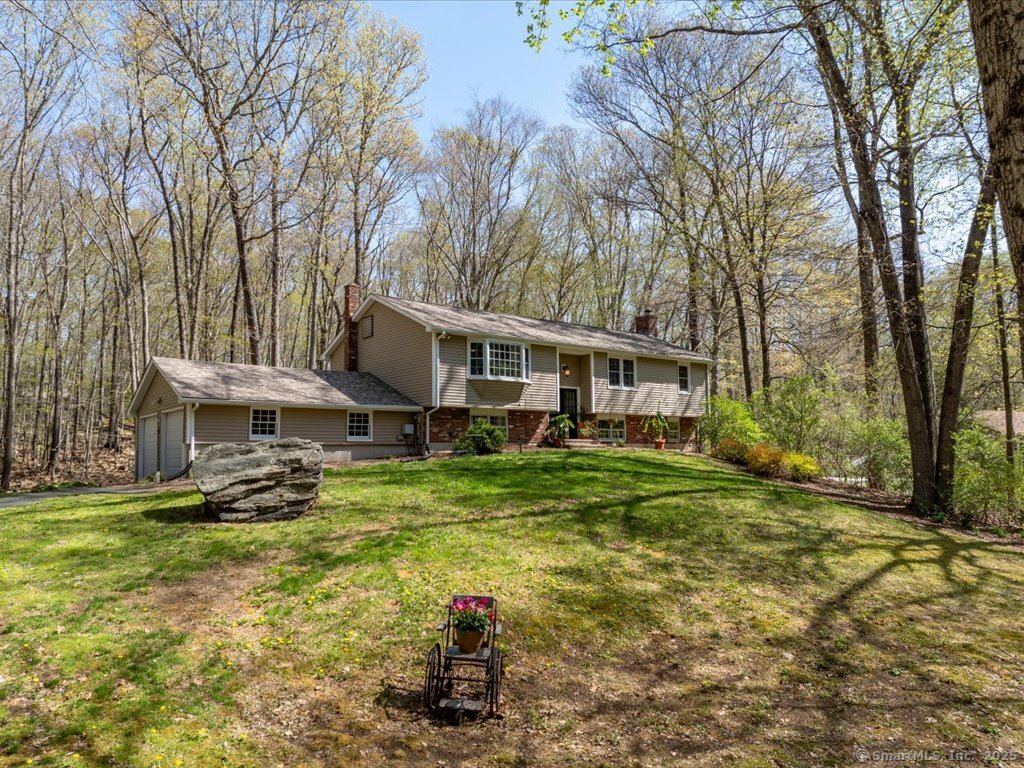 Property for Sale at Meadow Hills Drive, Guilford, Connecticut - Bedrooms: 4 
Bathrooms: 2 
Rooms: 8  - $550,000