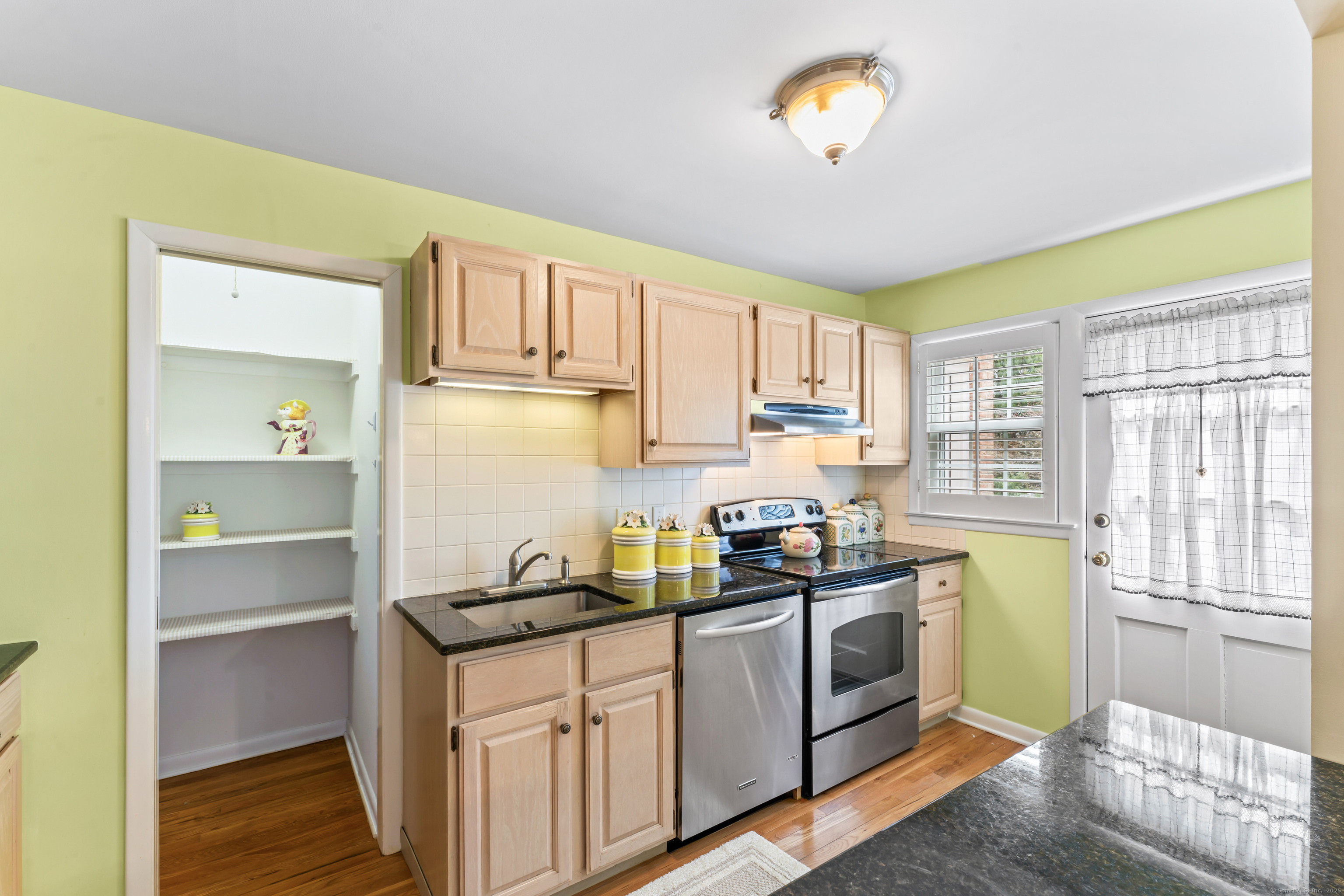155 Heritage Hill Road #APT B, New Canaan, Connecticut image 12