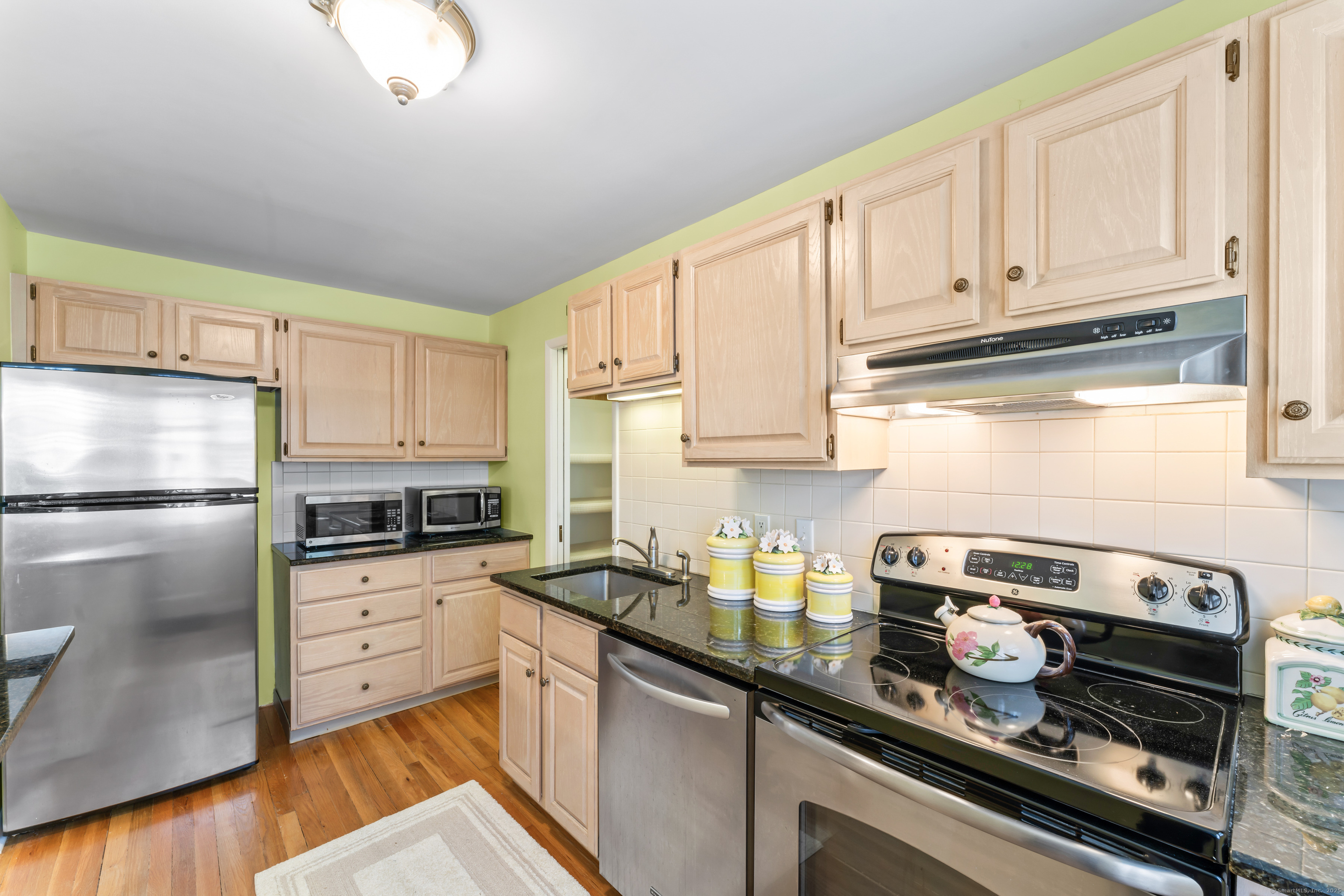 155 Heritage Hill Road #APT B, New Canaan, Connecticut image 15