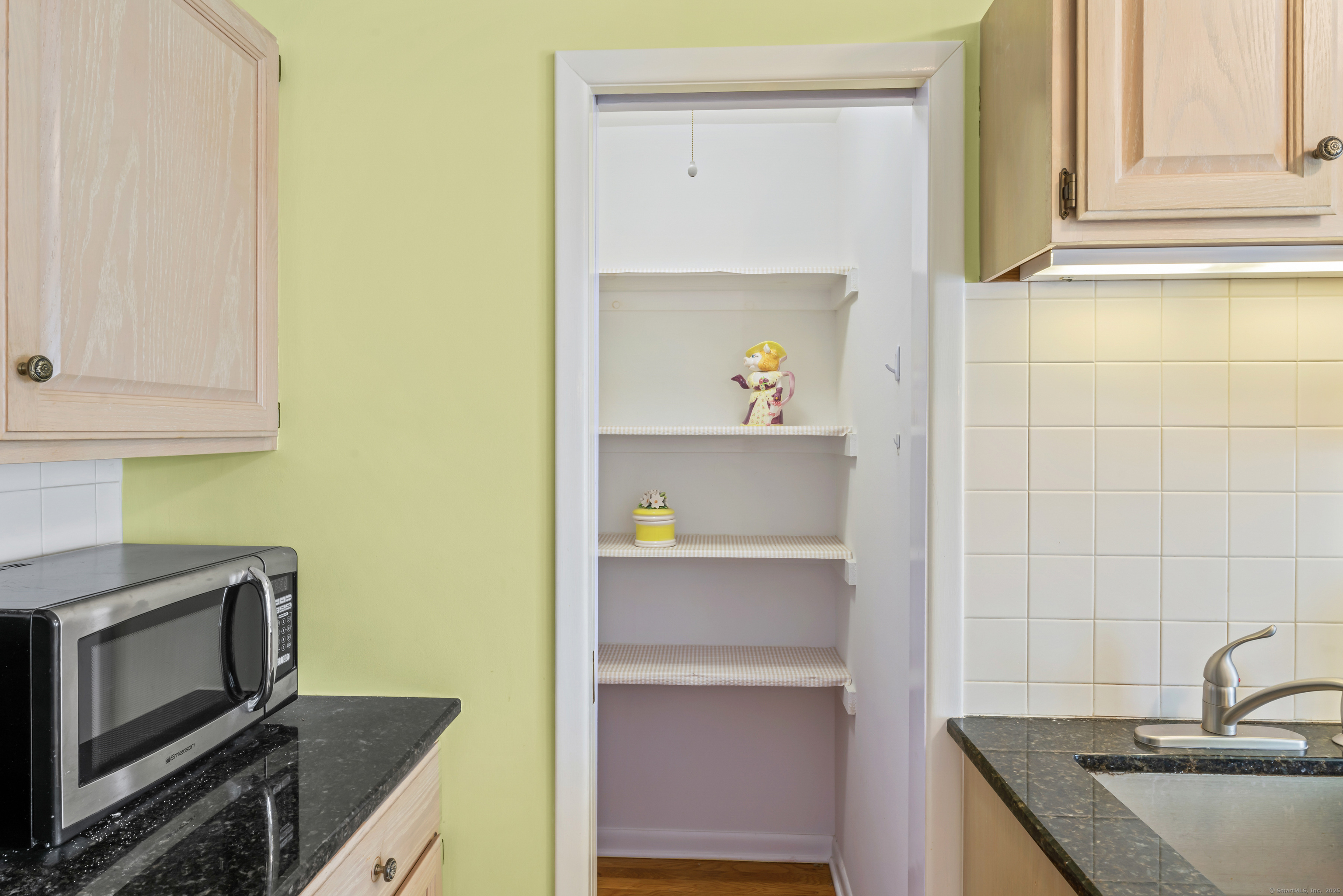 155 Heritage Hill Road #APT B, New Canaan, Connecticut image 14