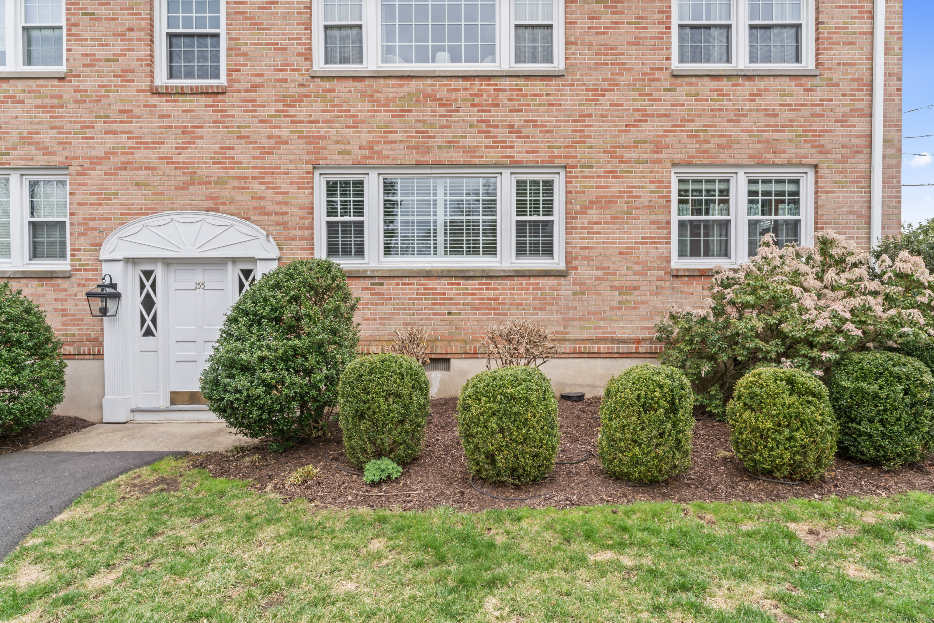 Heritage Hill Road Apt B, New Canaan, Connecticut - 2 Bedrooms  
1 Bathrooms  
4 Rooms - 