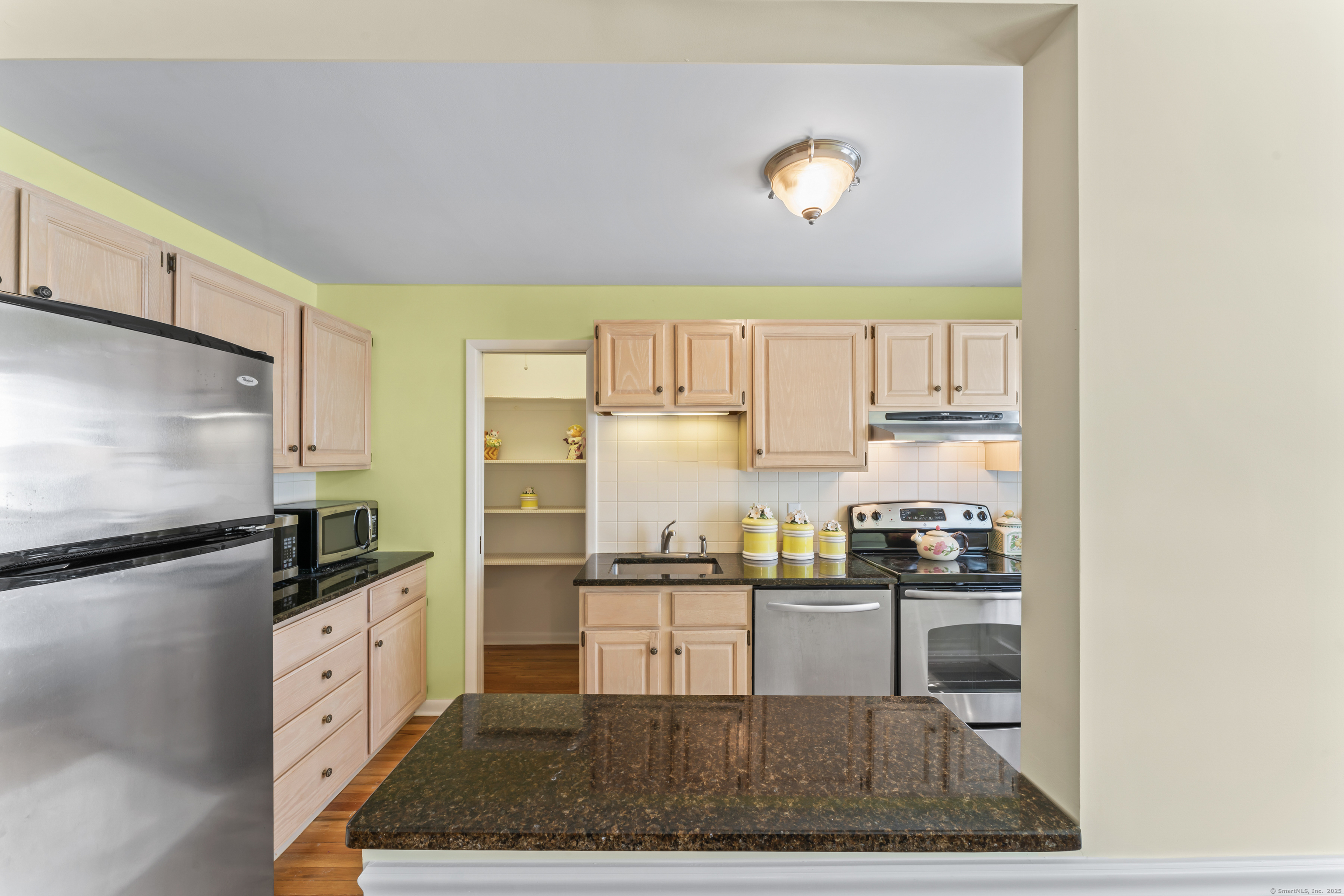 155 Heritage Hill Road #APT B, New Canaan, Connecticut image 11