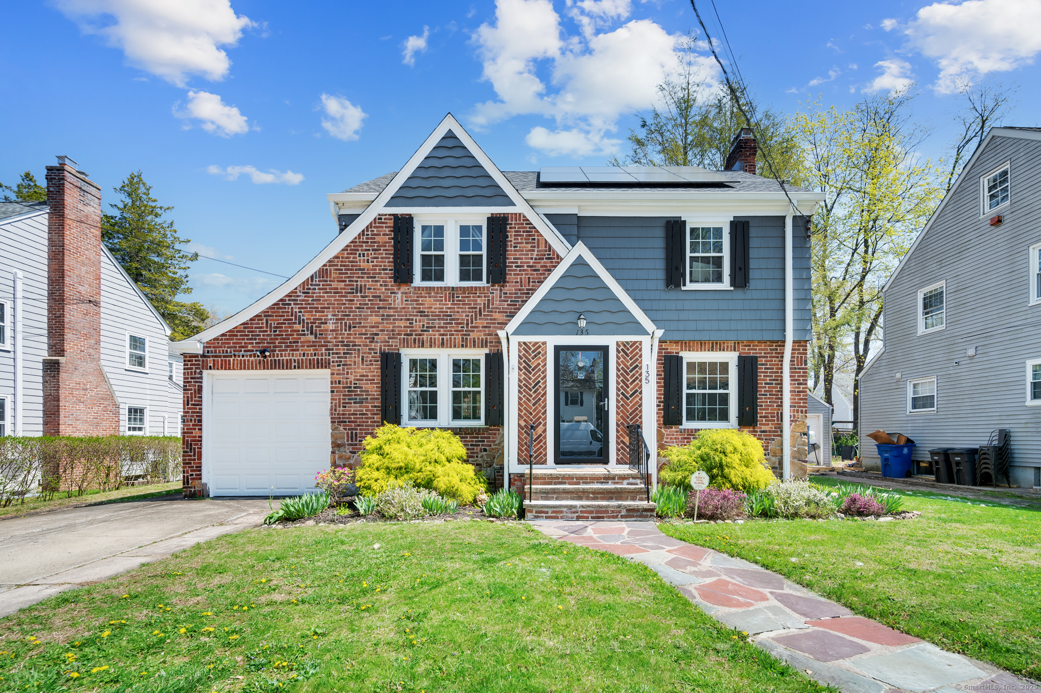 Bellevue Road, New Haven, Connecticut - 3 Bedrooms  
2 Bathrooms  
6 Rooms - 