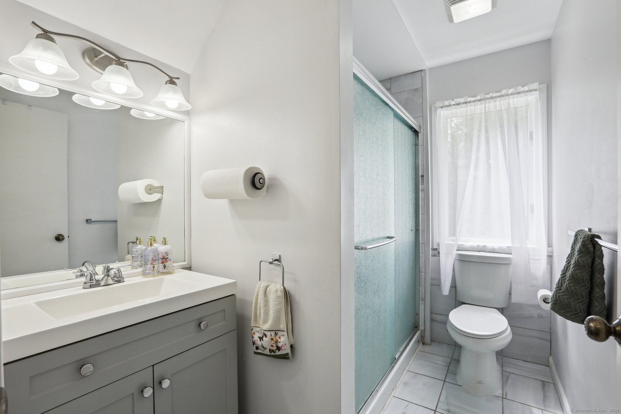 219 Robinwood Road, Waterbury, Connecticut image 17