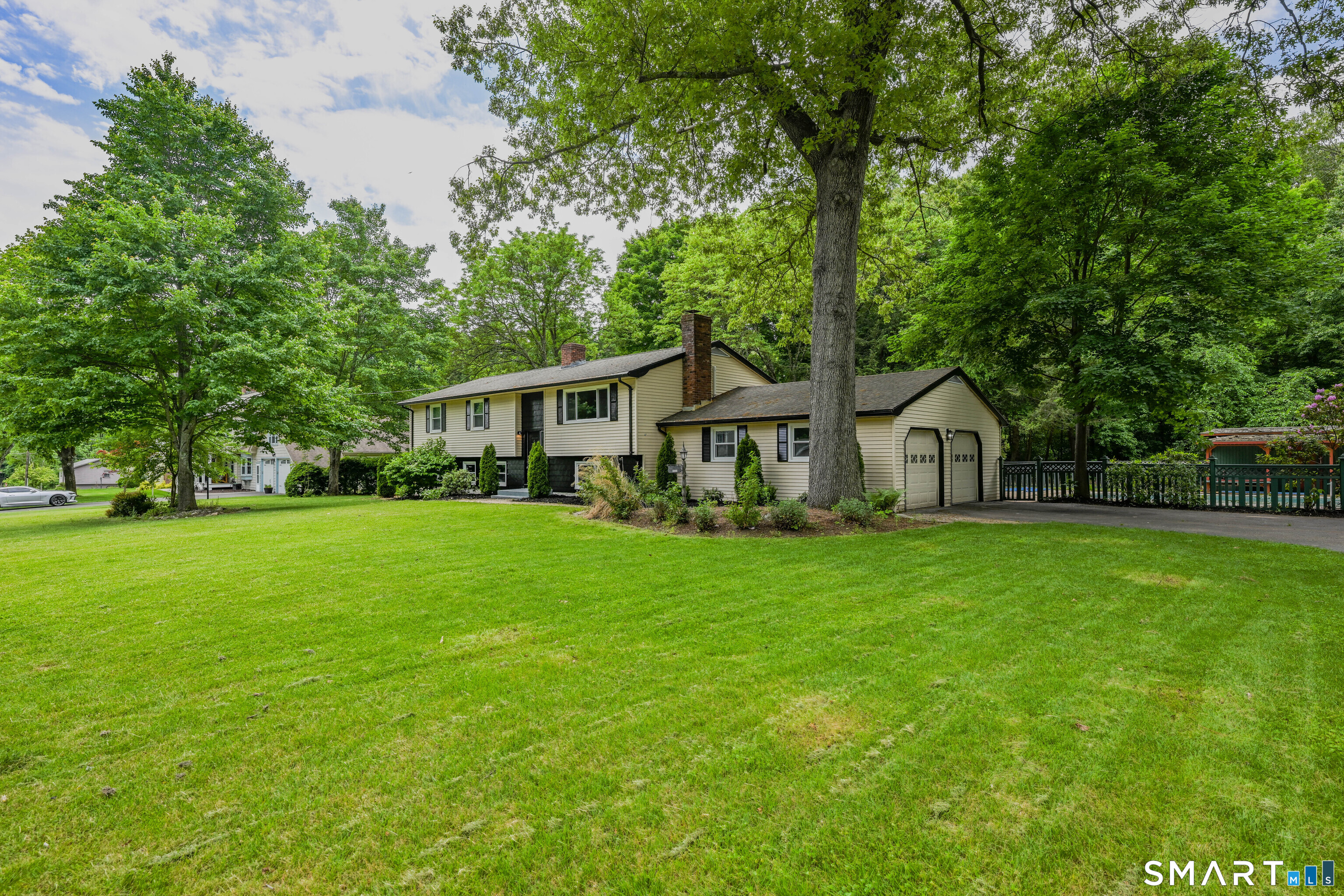 31 Hollow Brook Road
