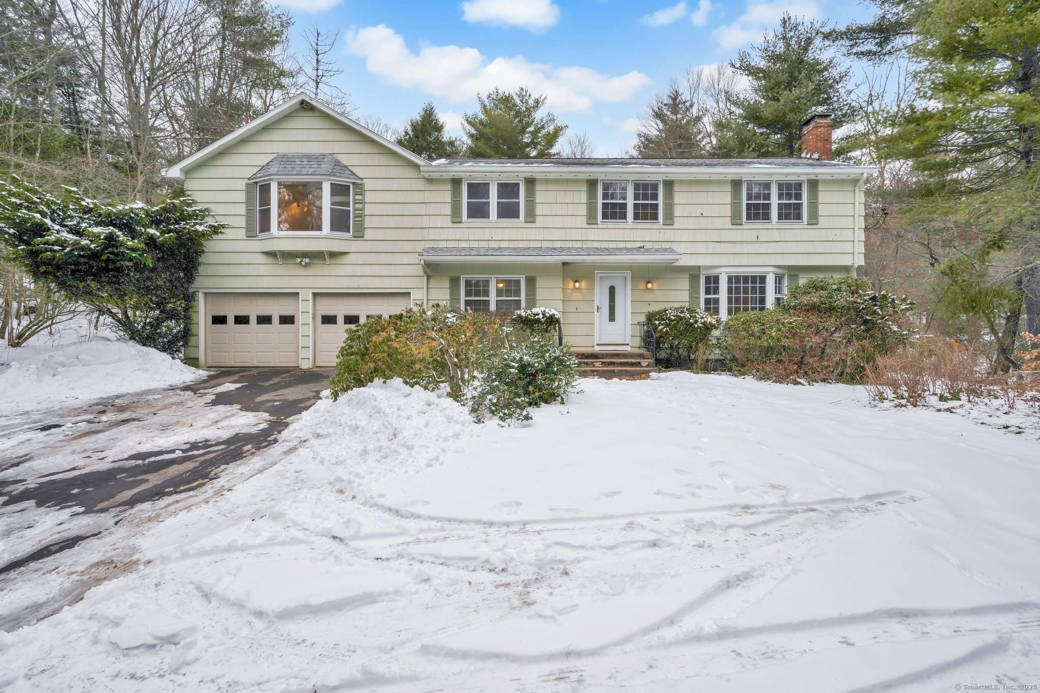 Shenipsit Lake Road, Tolland, Connecticut - 4 Bedrooms  
3 Bathrooms  
9 Rooms - 