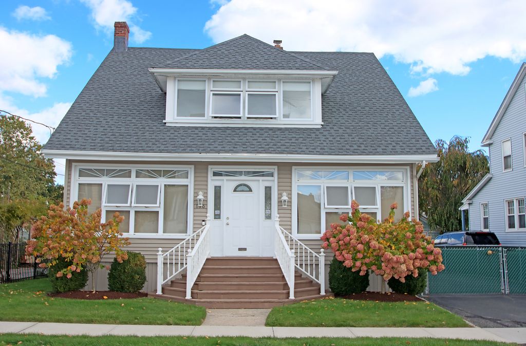 Photo of 196 Oakland Street, Stratford, CT 06615 (MLS # 24135487)