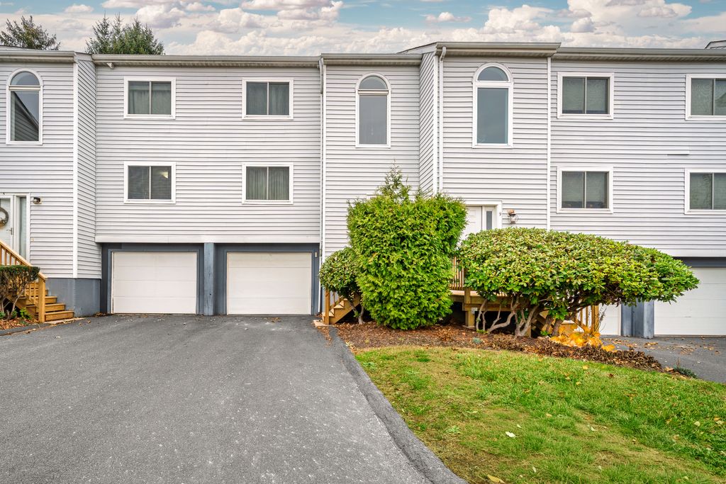 Photo of 7 Midway Drive #7, Cromwell, CT 06416 (MLS # 24144672)