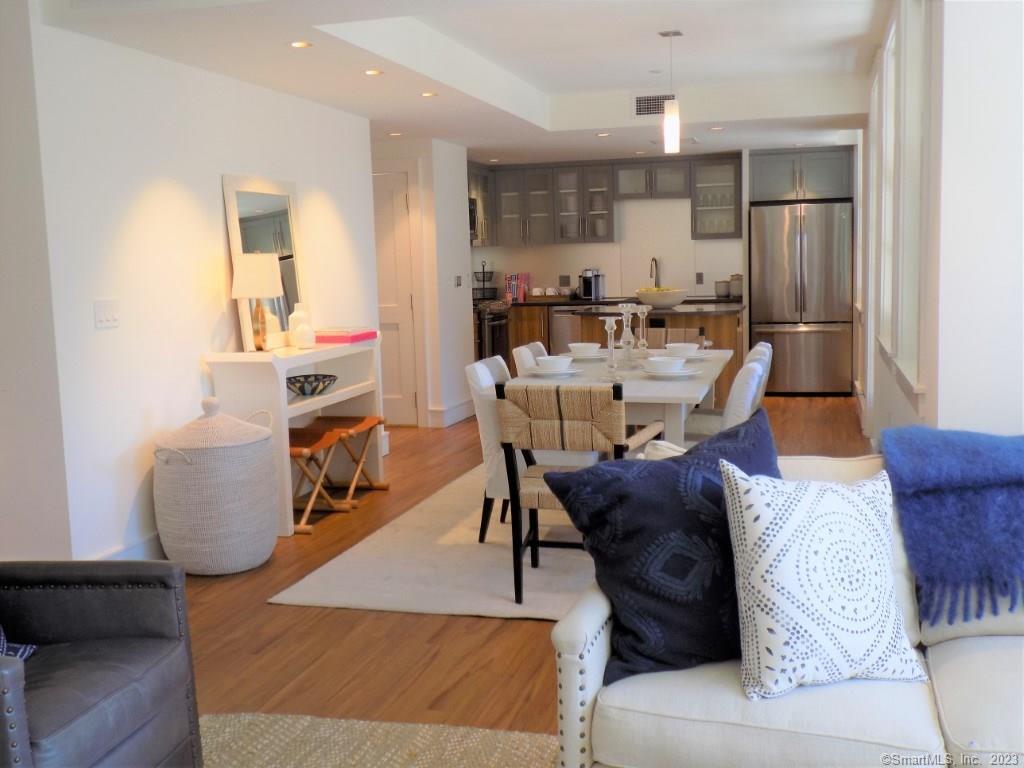 Church Lane 314, Westport, Connecticut - 1 Bedrooms  
2 Bathrooms  
4 Rooms - 