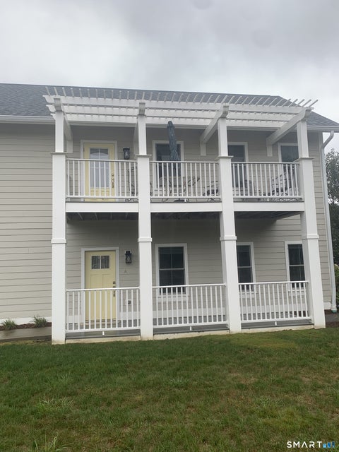 Apartment For Rent - 105 Edgewater Hill #A<br/> Middlesex County, East Hampton, CT 06424