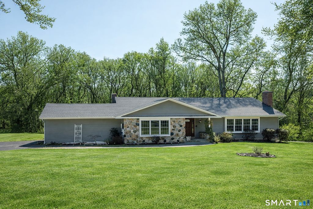 Photo of 9 Delno Drive, Danbury, CT 06811 (MLS # 24151636)