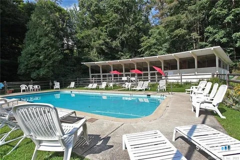 10 Candleview Drive