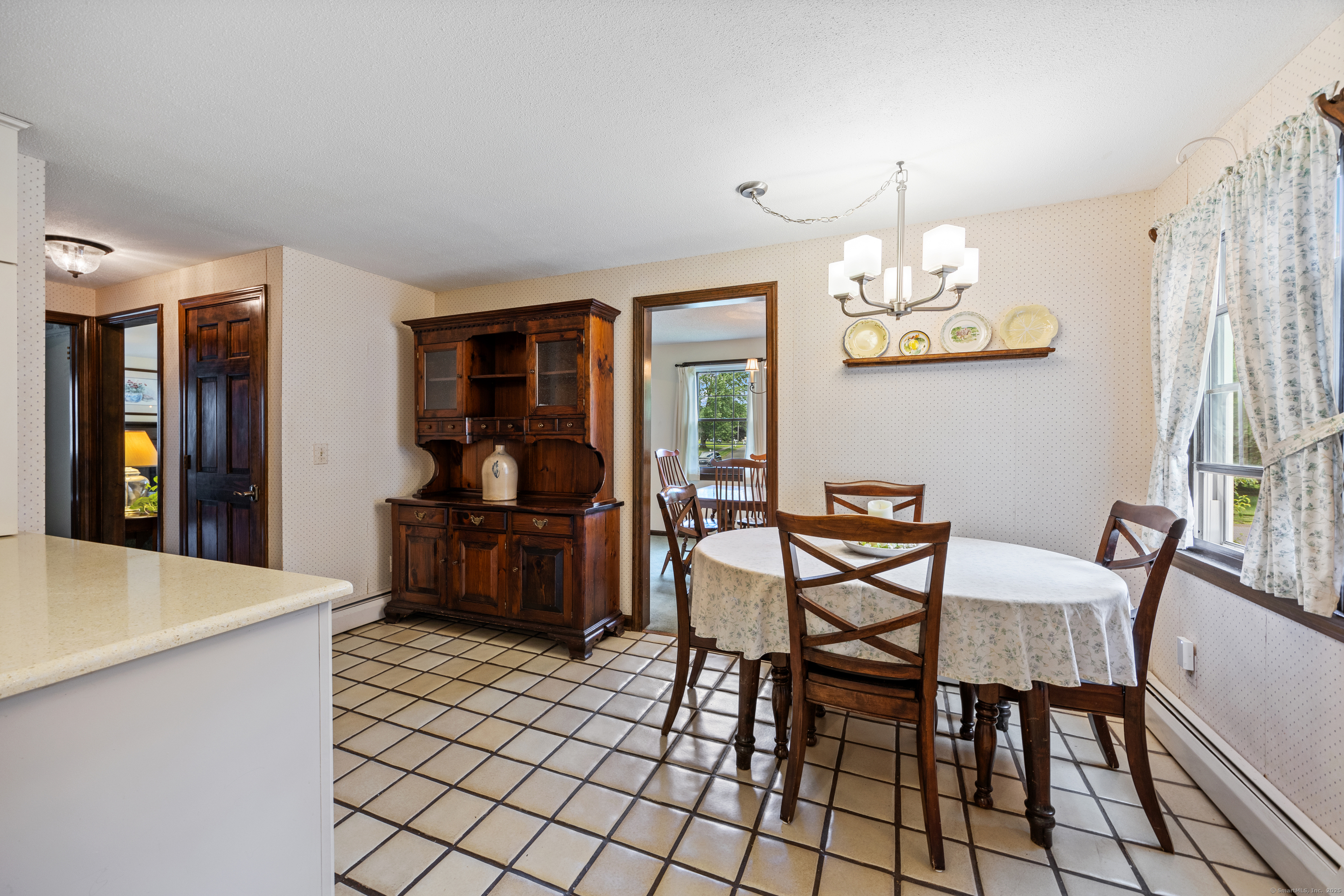 Southington, Connecticut 06489, United States, 3 Bedrooms Bedrooms, ,2 BathroomsBathrooms,Residential,Active,177802