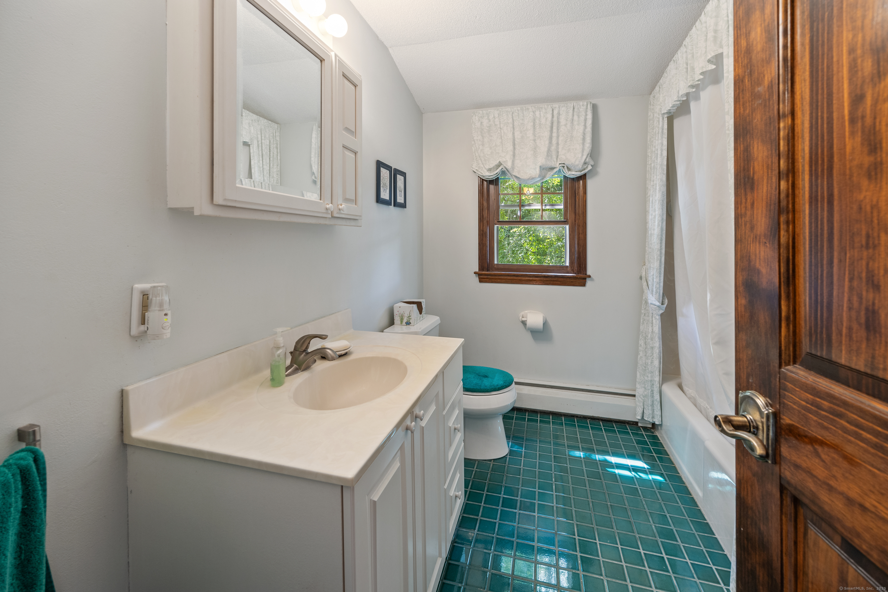 Southington, Connecticut 06489, United States, 3 Bedrooms Bedrooms, ,2 BathroomsBathrooms,Residential,Active,177802