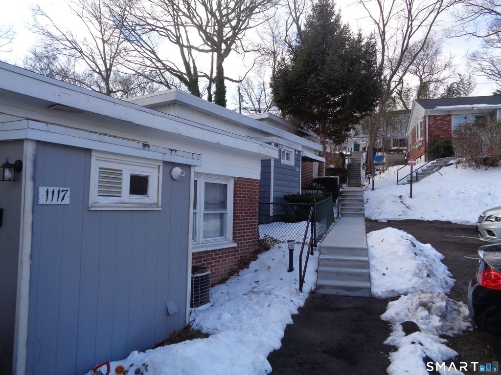 Photo of 1121 Success Avenue, Stratford, CT 06614 (MLS # 24146029)