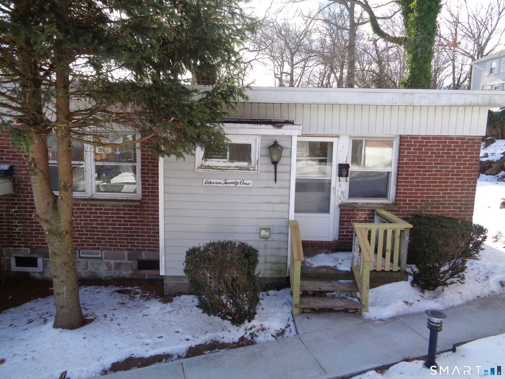 Photo of 1121 Success Avenue, Stratford, CT 06614 (MLS # 24146029)