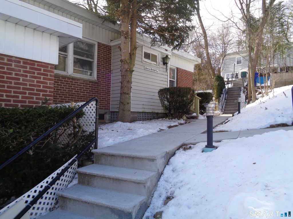 Photo of 1121 Success Avenue, Stratford, CT 06614 (MLS # 24146029)