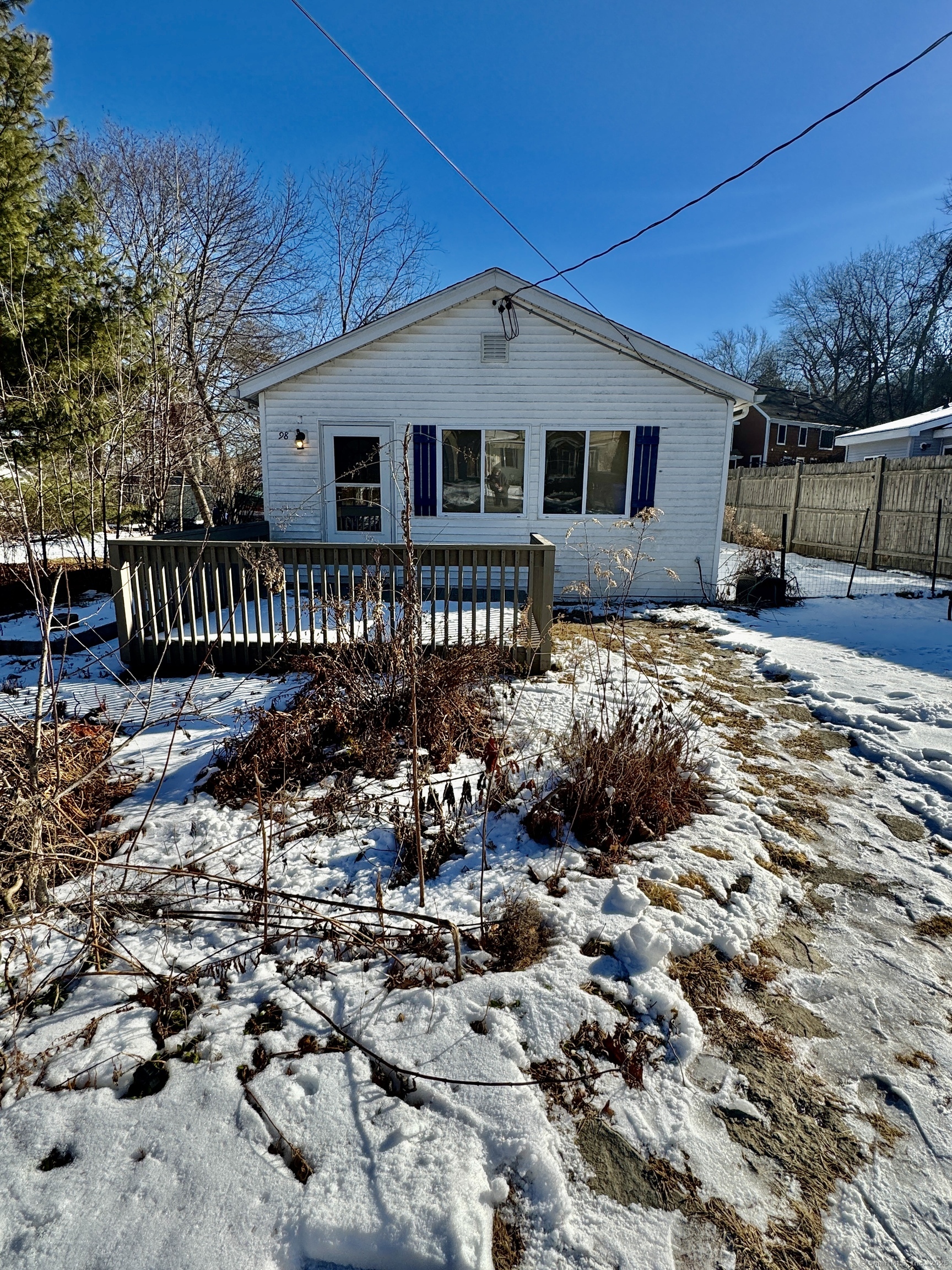 98 Dooley Avenue, Coventry, Connecticut - 2 Bedrooms  
1 Bathrooms  
4 Rooms - 