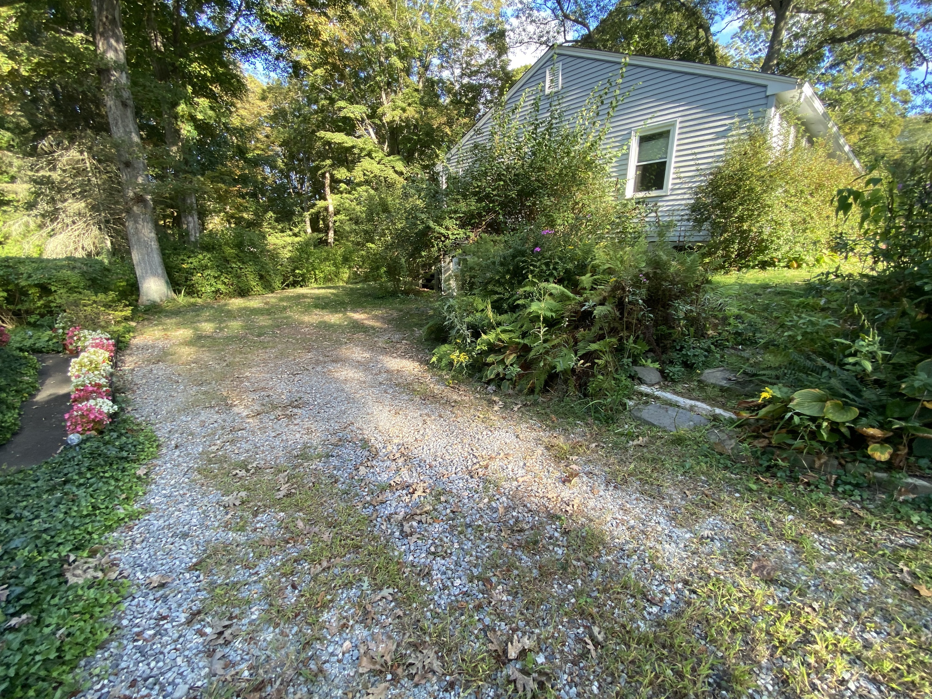 Deep River, Connecticut 06417, United States, 2 Bedrooms Bedrooms, ,1 BathroomBathrooms,Residential,Pending,216306