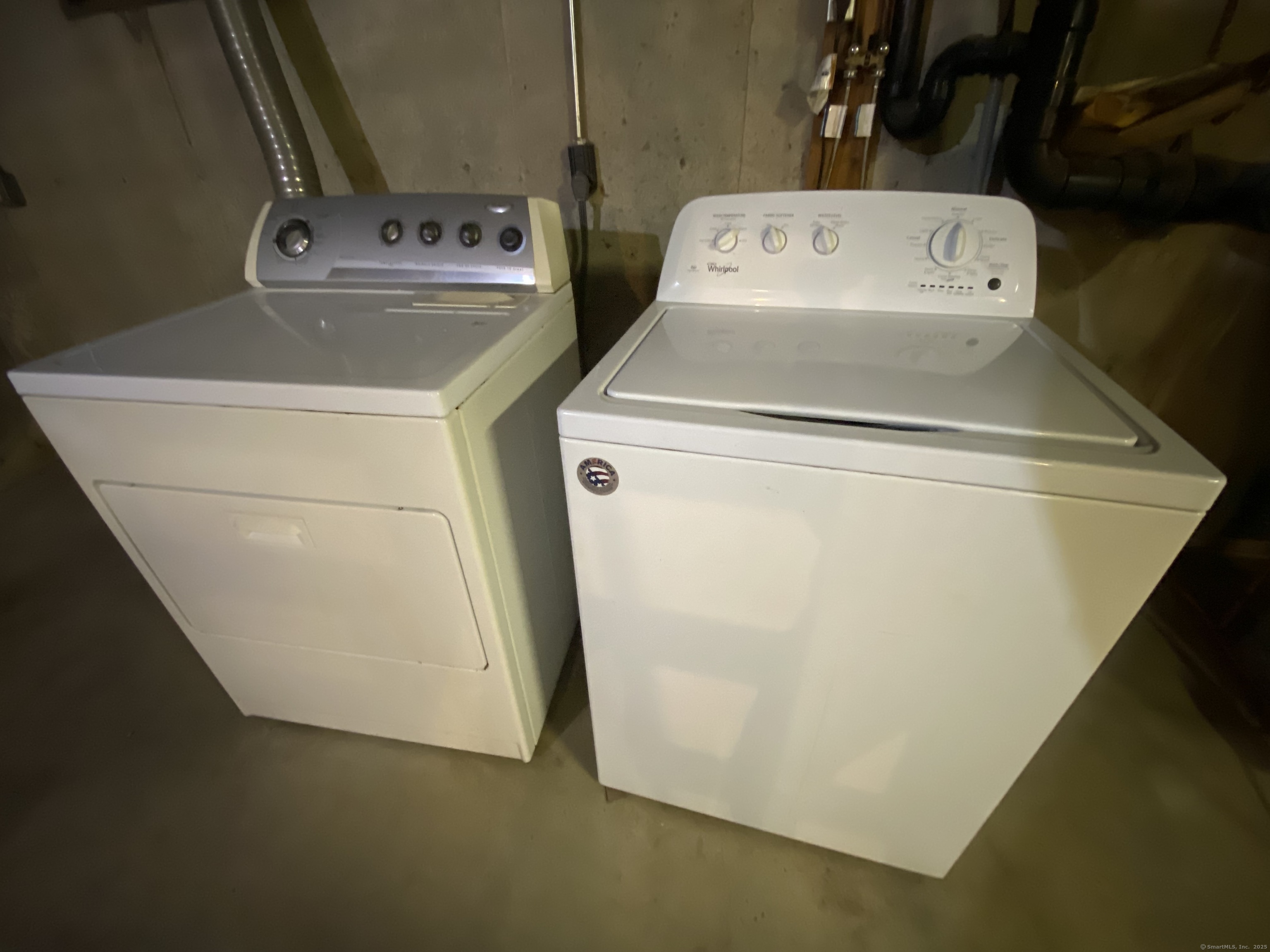 Deep River, Connecticut 06417, United States, 2 Bedrooms Bedrooms, ,1 BathroomBathrooms,Residential,Pending,216306