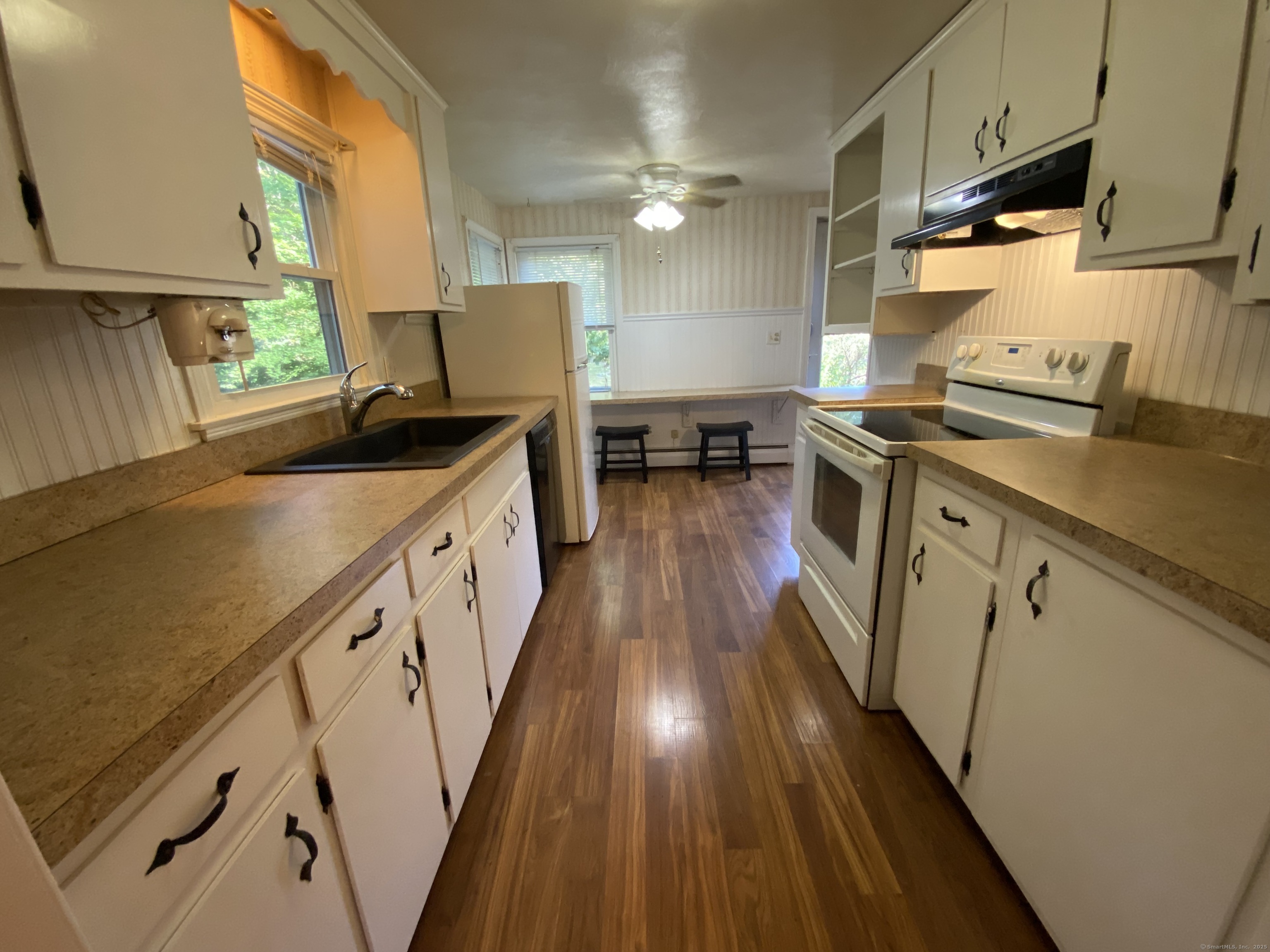 Deep River, Connecticut 06417, United States, 2 Bedrooms Bedrooms, ,1 BathroomBathrooms,Residential,Pending,216306