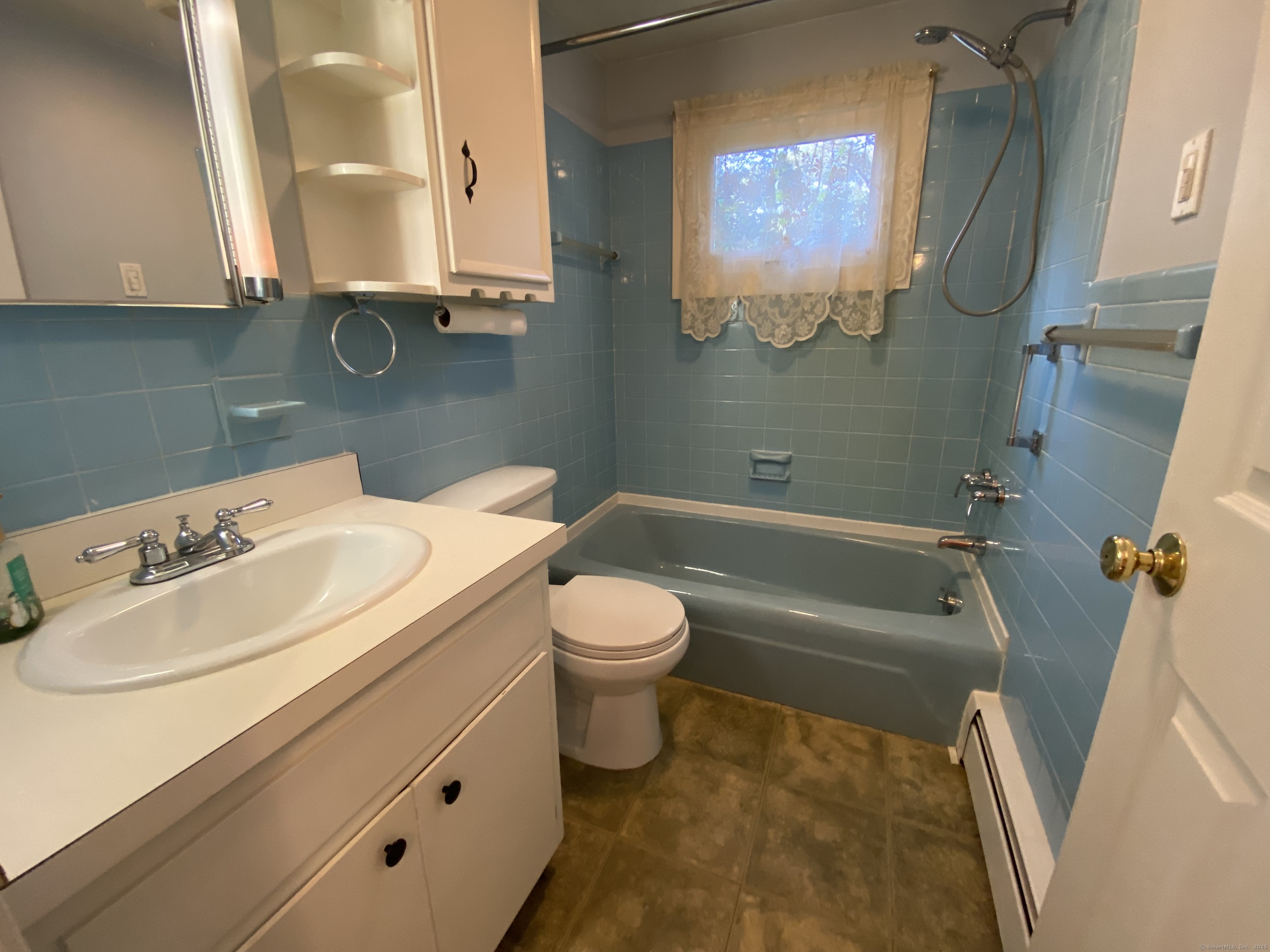 Deep River, Connecticut 06417, United States, 2 Bedrooms Bedrooms, ,1 BathroomBathrooms,Residential,Pending,216306