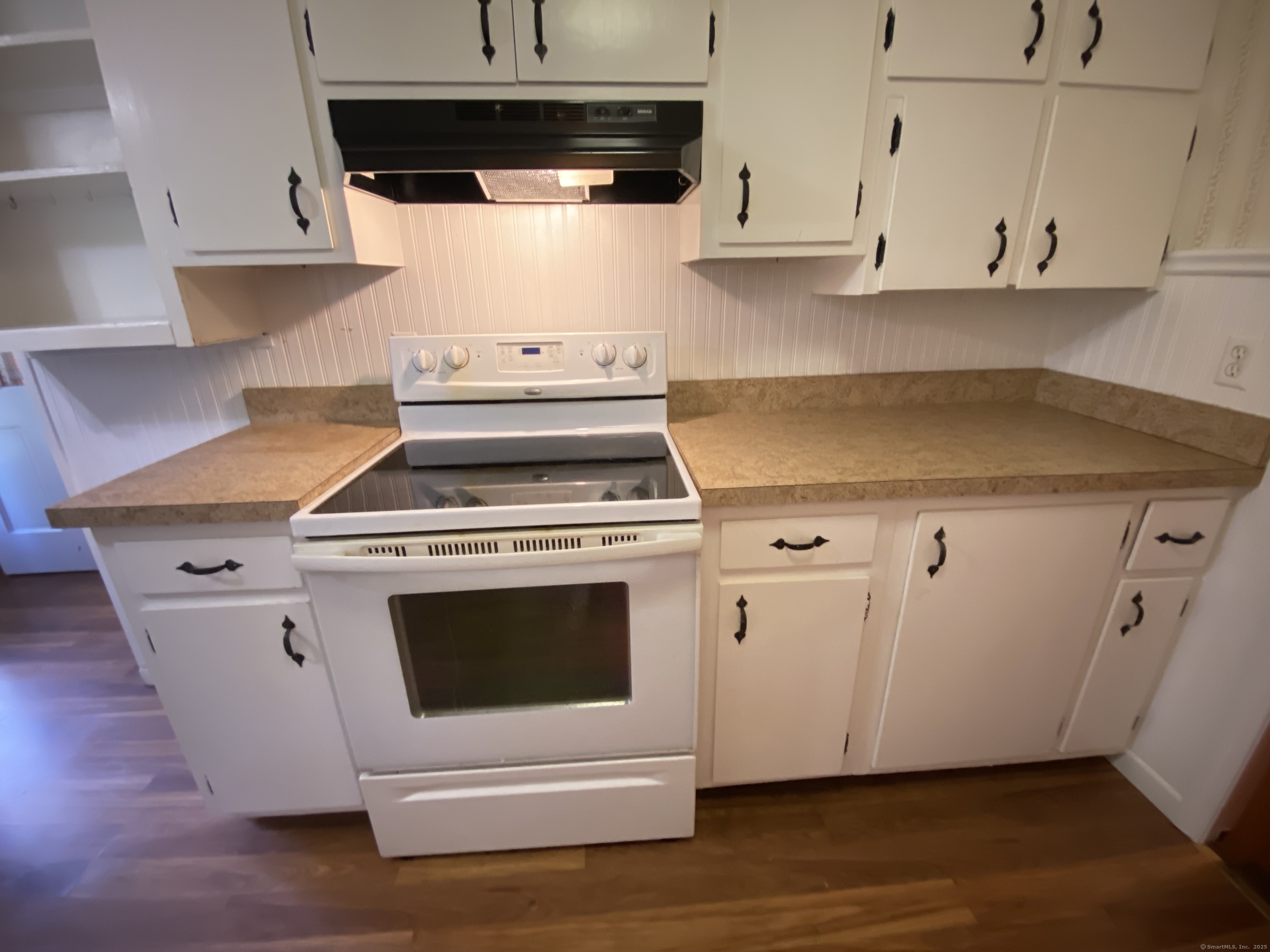 Deep River, Connecticut 06417, United States, 2 Bedrooms Bedrooms, ,1 BathroomBathrooms,Residential,Pending,216306