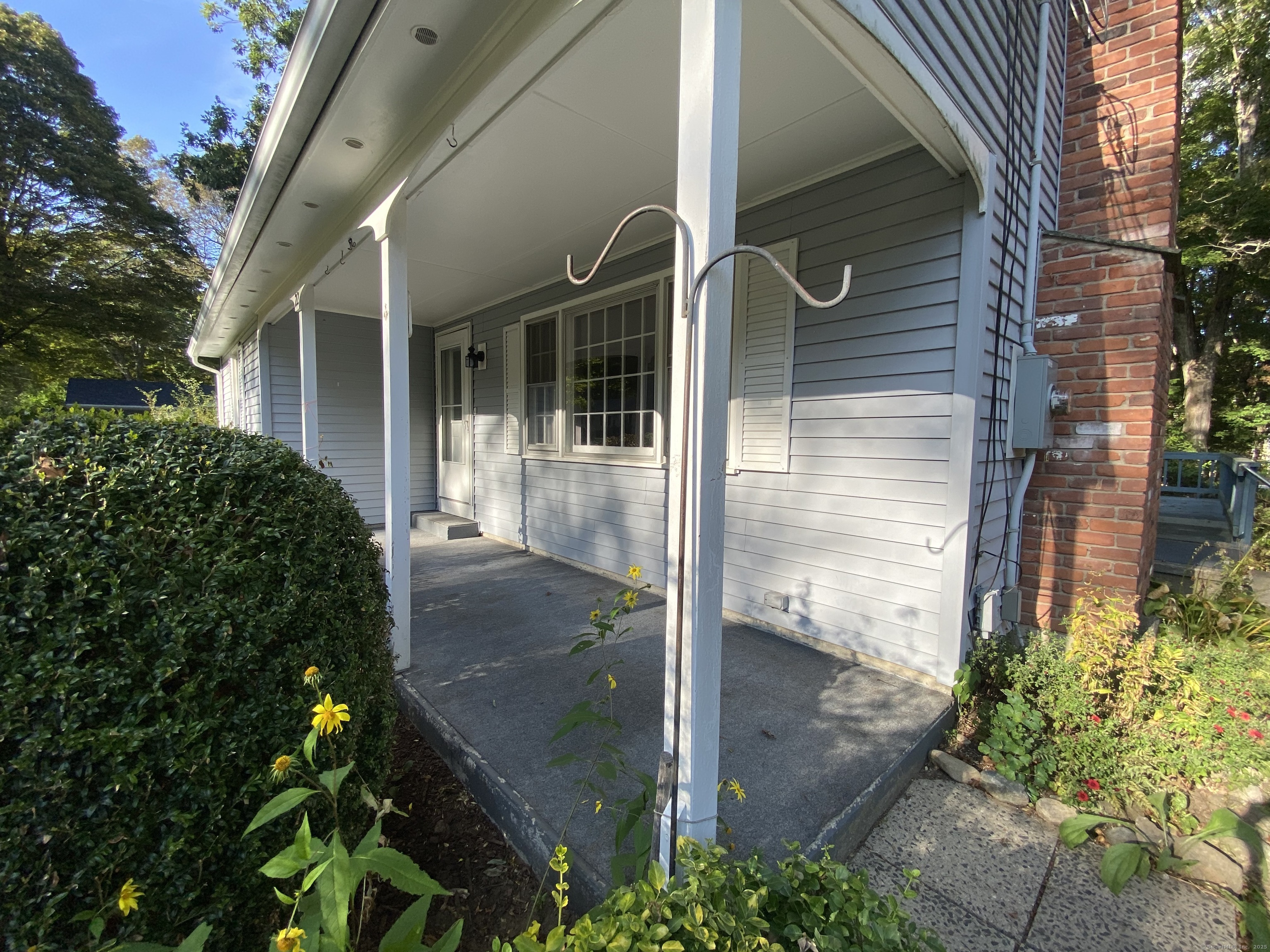 Deep River, Connecticut 06417, United States, 2 Bedrooms Bedrooms, ,1 BathroomBathrooms,Residential,Pending,216306