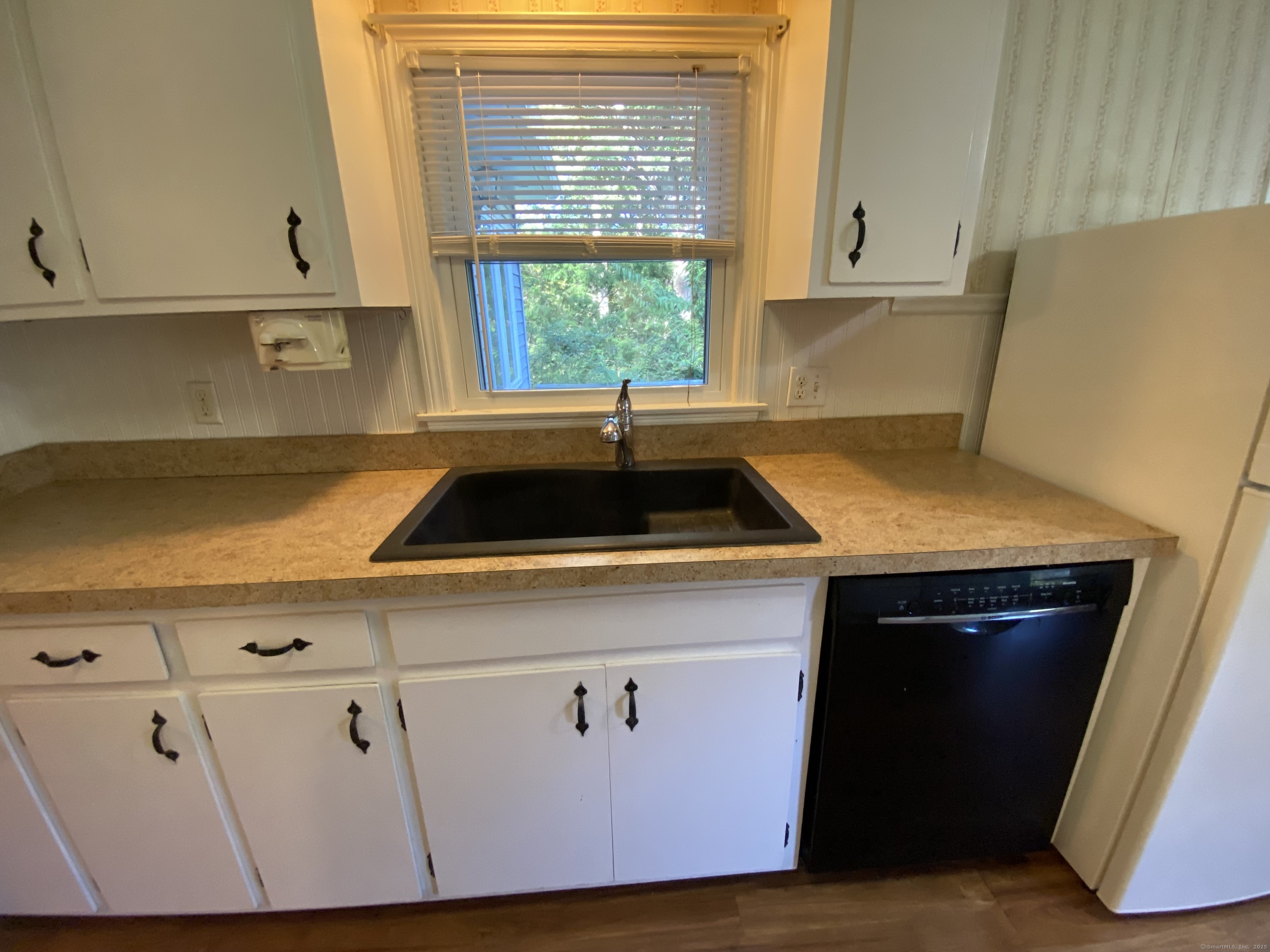 Deep River, Connecticut 06417, United States, 2 Bedrooms Bedrooms, ,1 BathroomBathrooms,Residential,Pending,216306