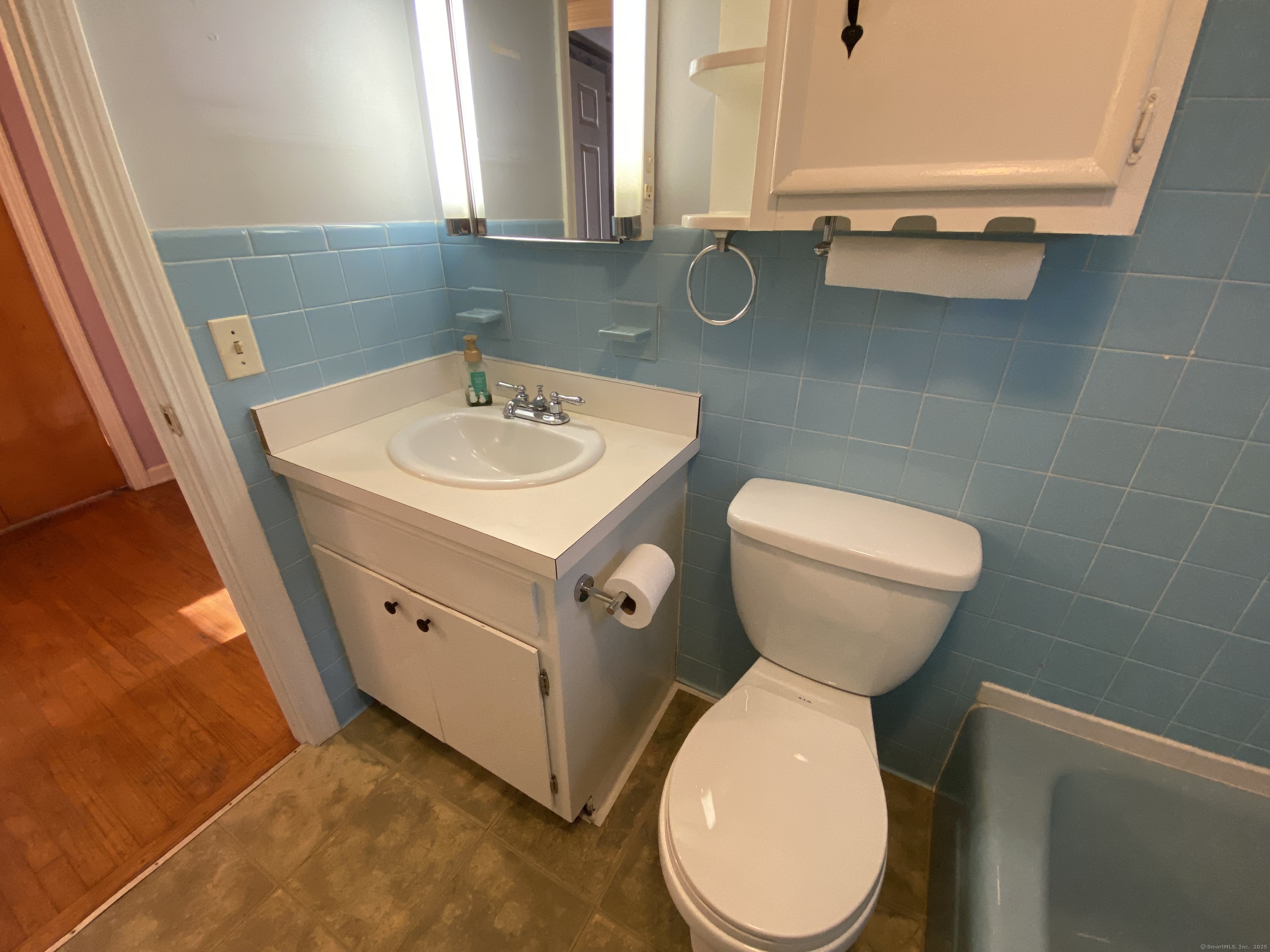 Deep River, Connecticut 06417, United States, 2 Bedrooms Bedrooms, ,1 BathroomBathrooms,Residential,Pending,216306