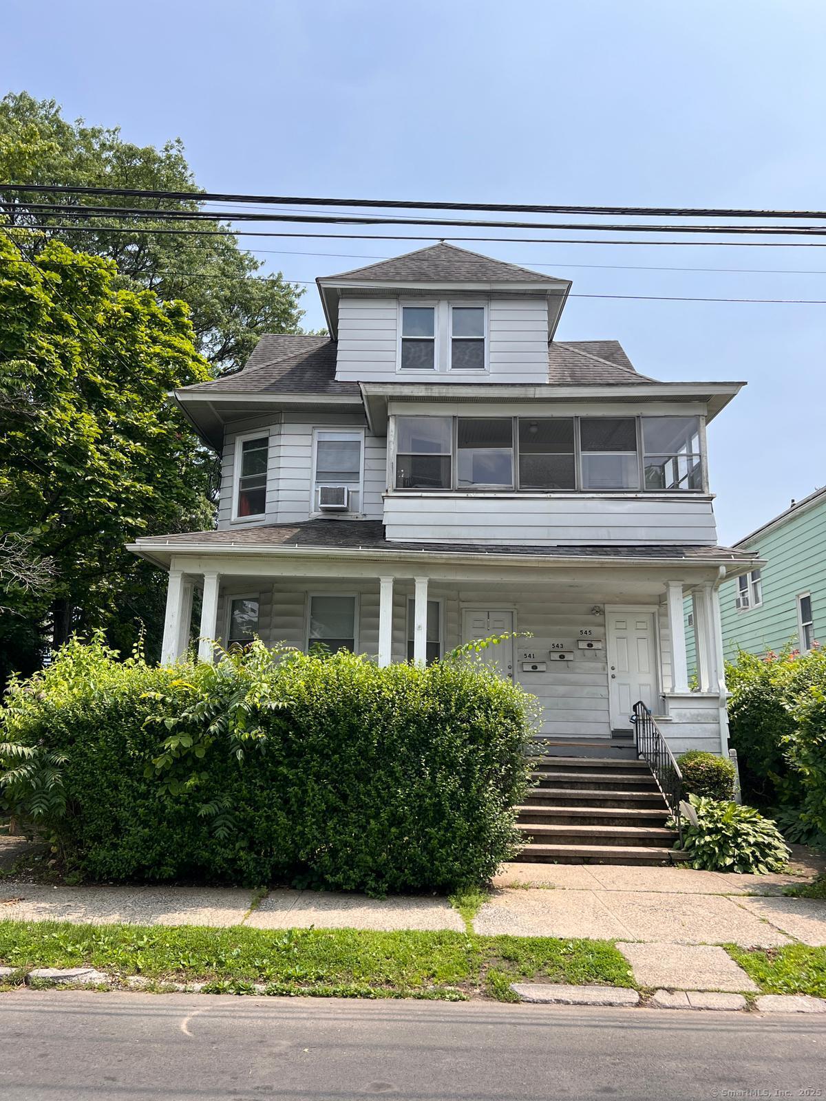 Lincoln Avenue 3rd Fl , Bridgeport, Connecticut - 2 Bedrooms  
1 Bathrooms  
4 Rooms - 
