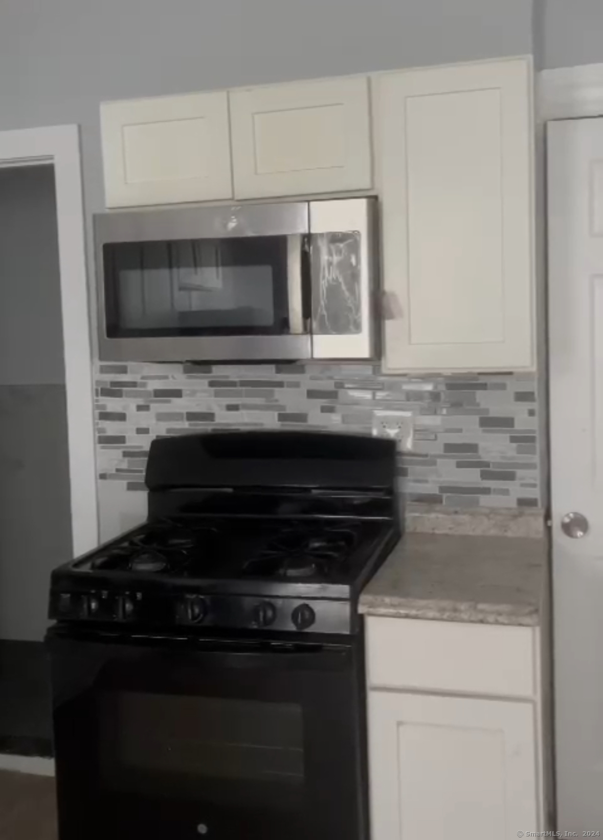 Caroline Street 3, Bridgeport, Connecticut - 3 Bedrooms  
1 Bathrooms  
6 Rooms - 