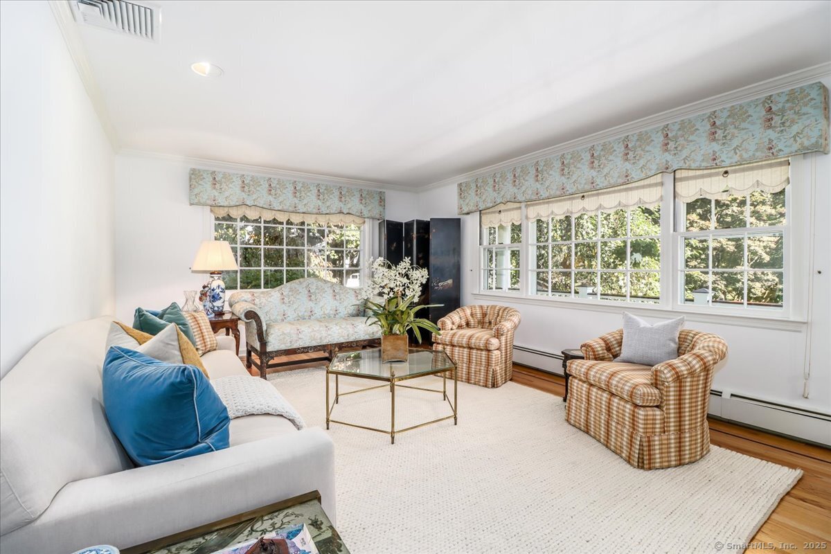 Stamford, Connecticut 06903, United States, 4 Bedrooms Bedrooms, ,3 BathroomsBathrooms,Residential,Active,227666