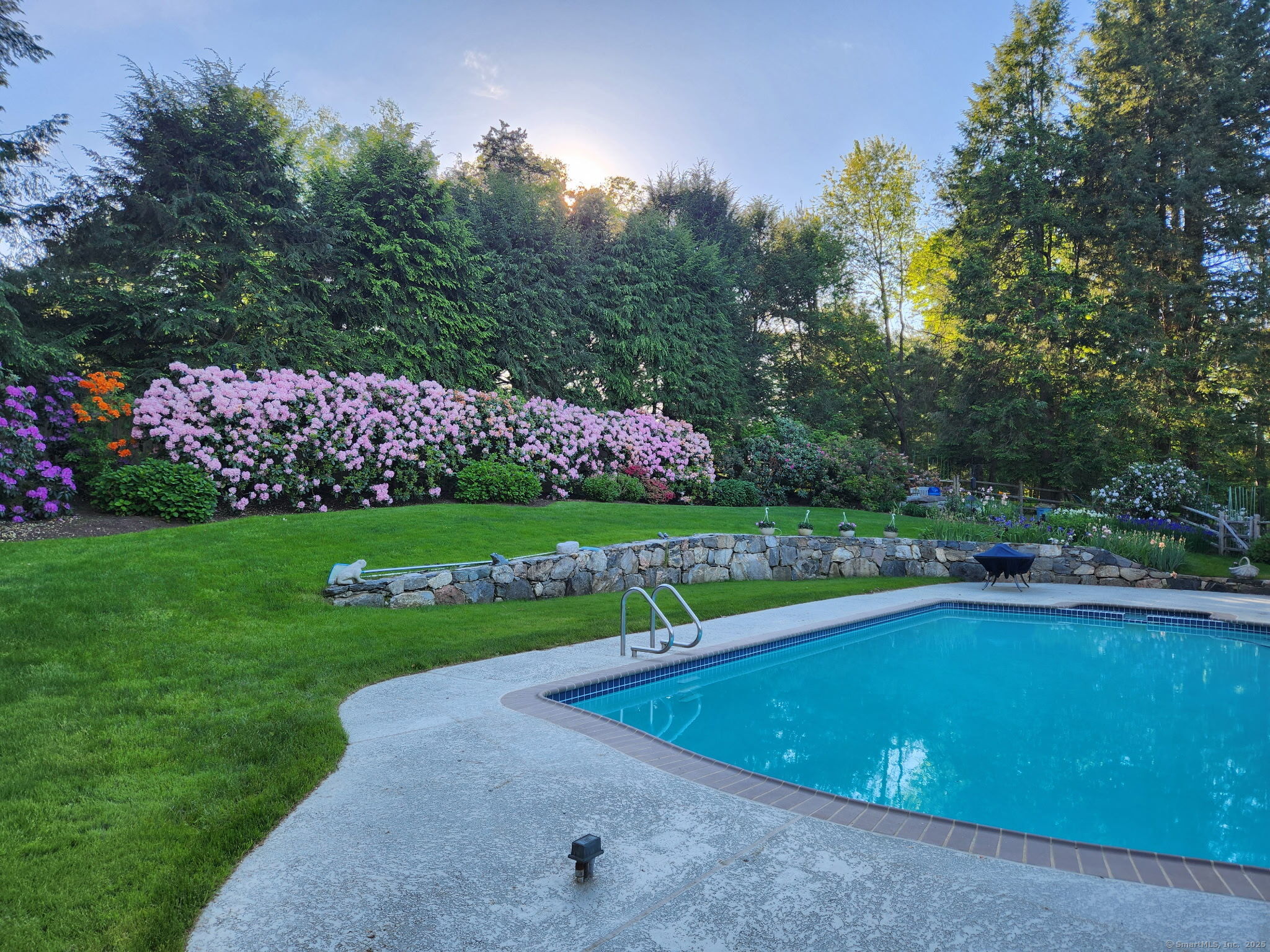 Stamford, Connecticut 06903, United States, 4 Bedrooms Bedrooms, ,3 BathroomsBathrooms,Residential,Active,227666