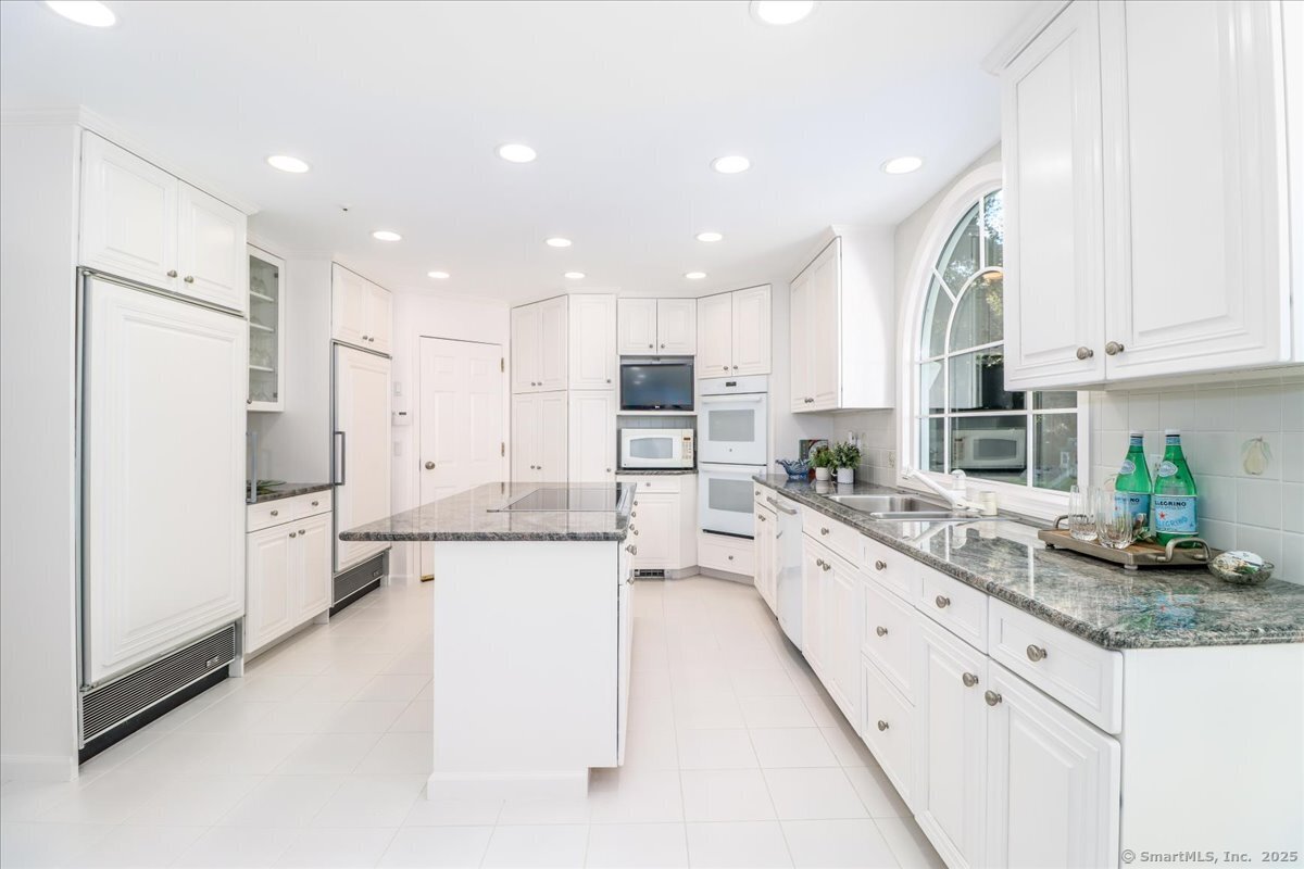 Stamford, Connecticut 06903, United States, 4 Bedrooms Bedrooms, ,3 BathroomsBathrooms,Residential,Active,227666