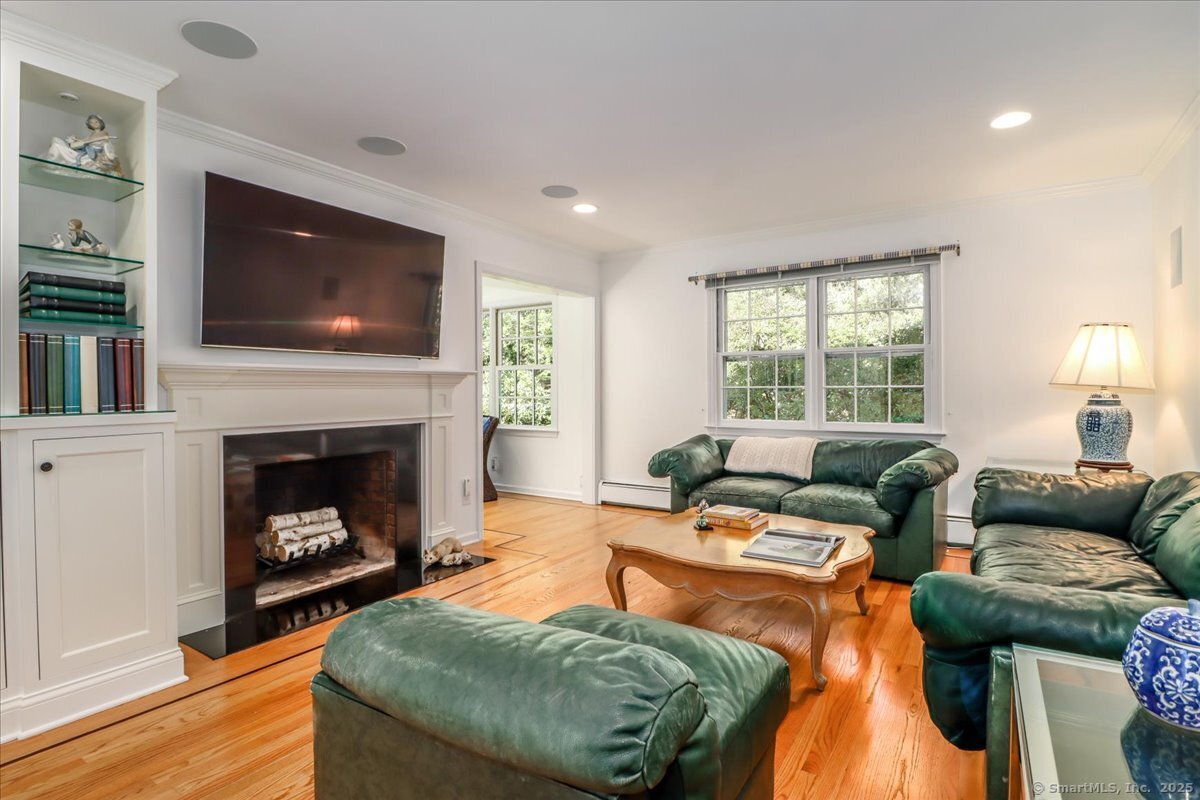 Stamford, Connecticut 06903, United States, 4 Bedrooms Bedrooms, ,3 BathroomsBathrooms,Residential,Active,227666