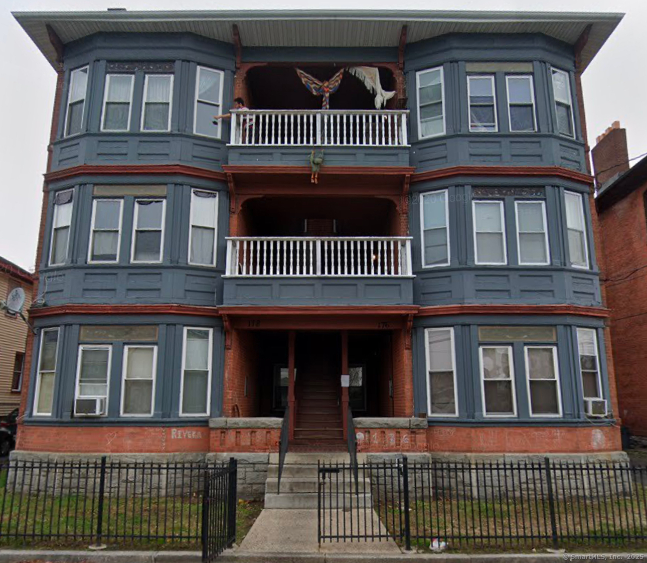 Rental Property at William Street 3rd, Bridgeport, Connecticut - Bedrooms: 4 
Bathrooms: 1 
Rooms: 7  - $2,400 MO.