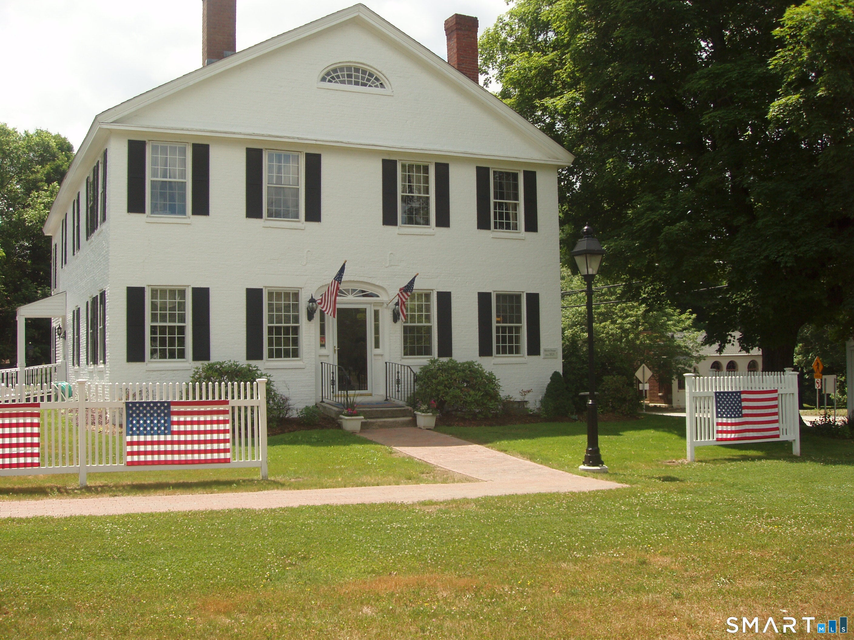 4 Main Street E